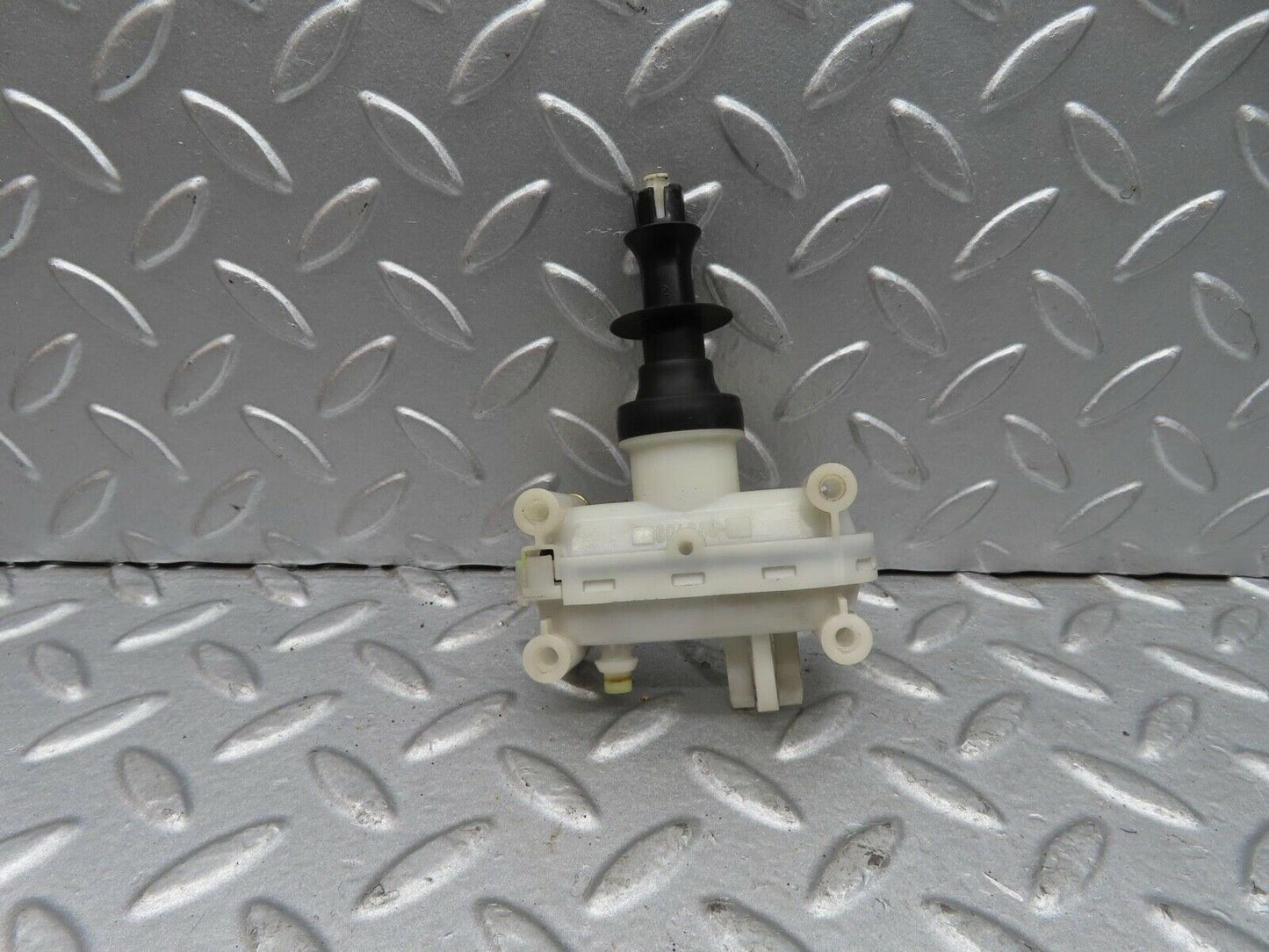 14548 Mercedes-Benz W201 190E Rear Right Door Lock Vacuum Actuator