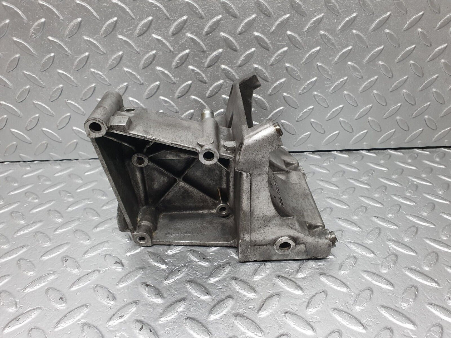 42489 Mercedes-Benz R129 320SL Coupe AC Compressor Mount Bracket 1042360030