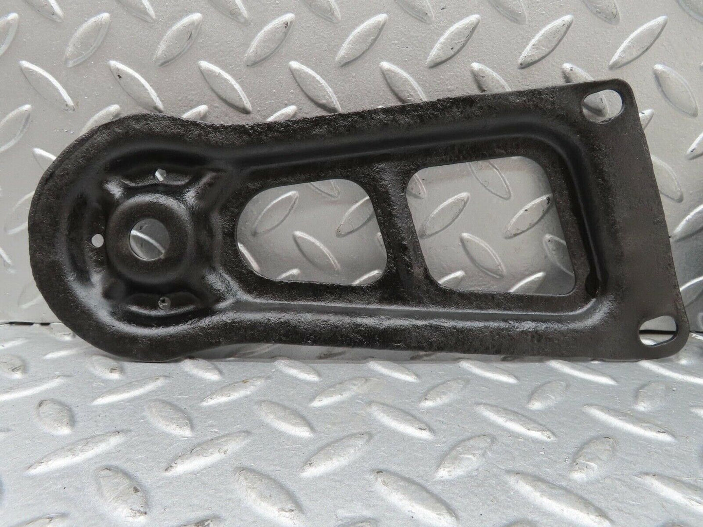 13633 Mercedes-Benz W123 200 Rear Suspension Axle Mounting Bracket