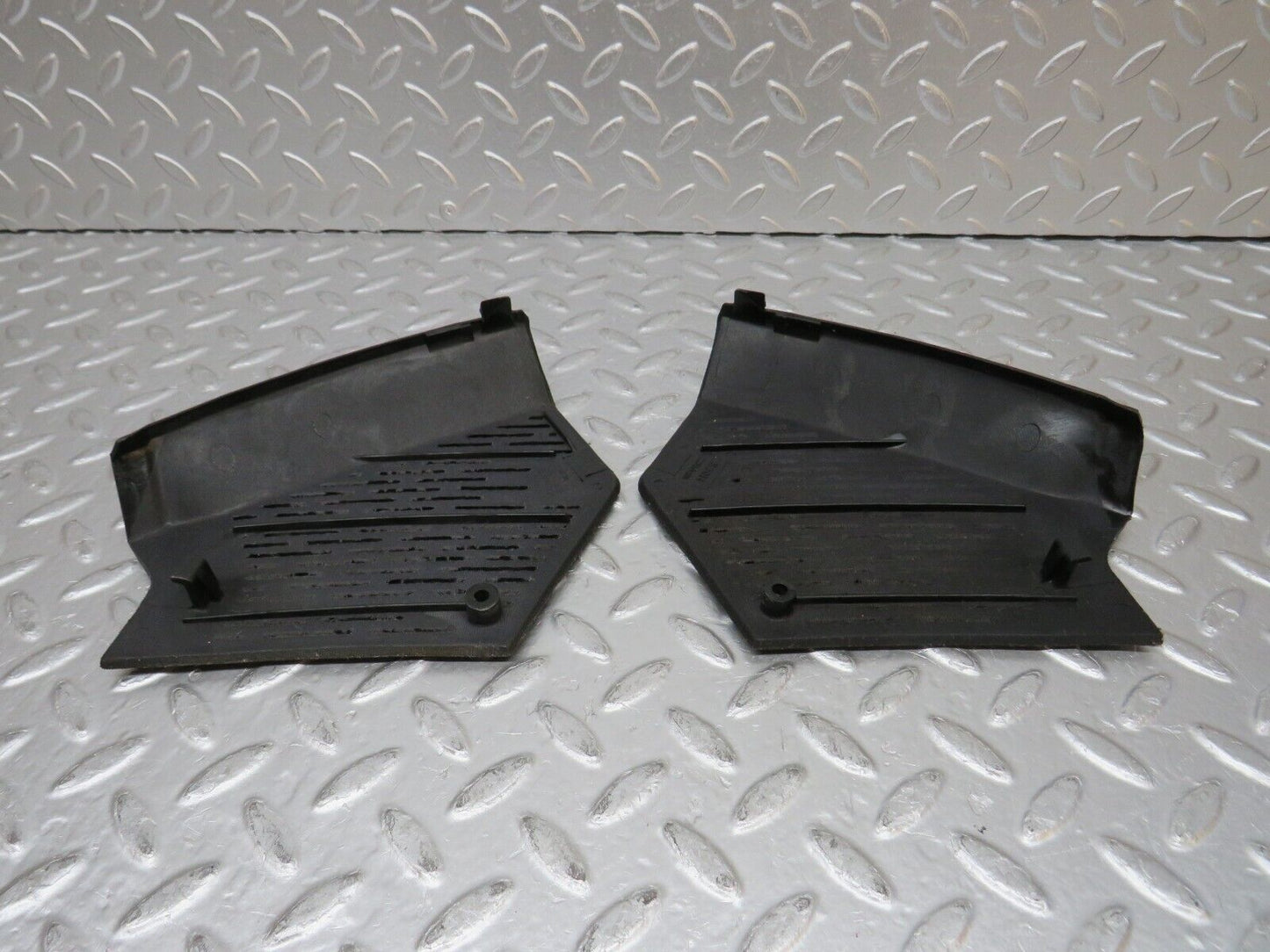 30988 Mercedes-Benz W123 200D Dashboard Speaker Covers