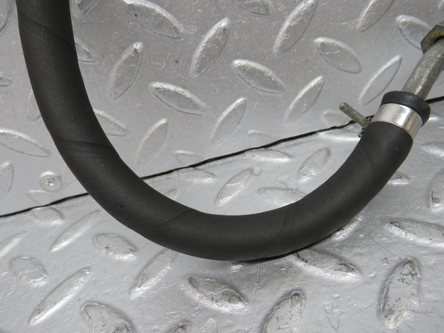 38185 Mercedes-Benz A124 320E Cabriolet Oil Cooler Hose Pipe