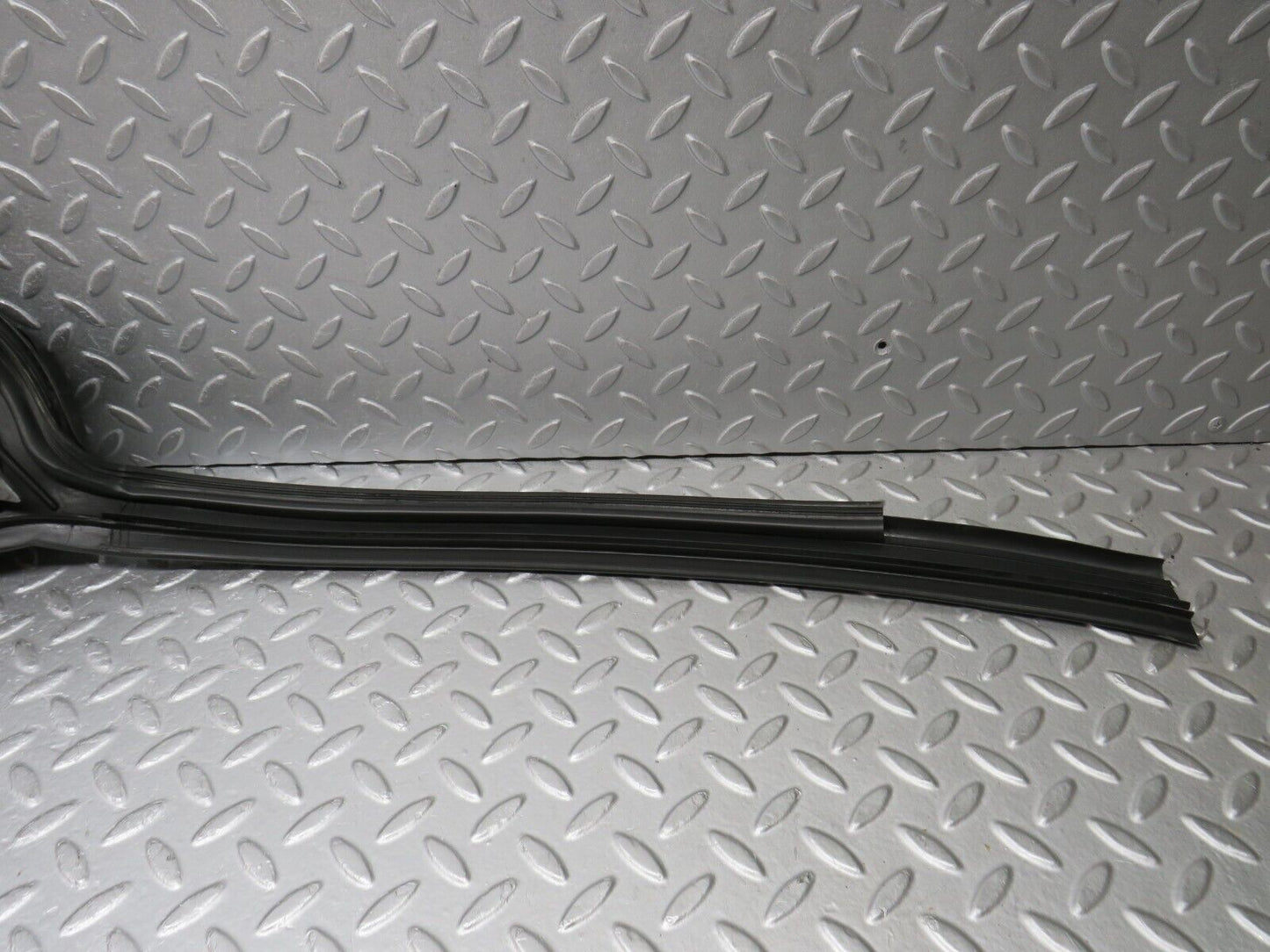 38049 Mercedes-Benz A124 320E Cabriolet Wiper Mechanism Linkage Bosch 1248240498