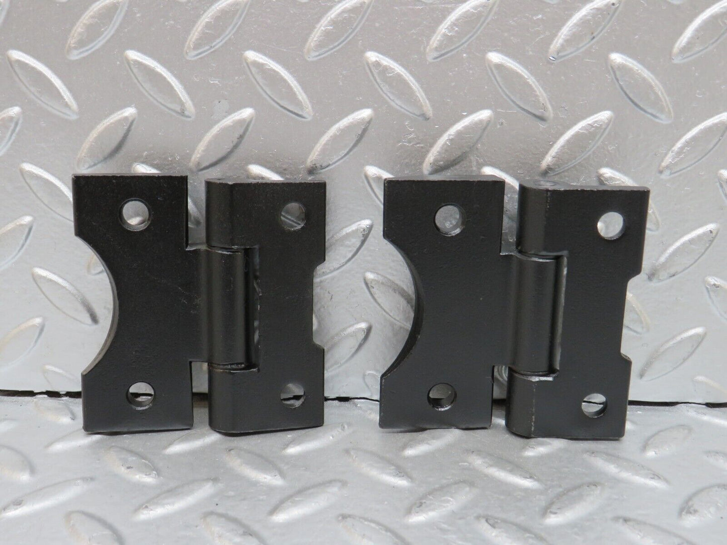 27911 Mercedes-Benz W123 280E Door Hinge Pair 1237200037