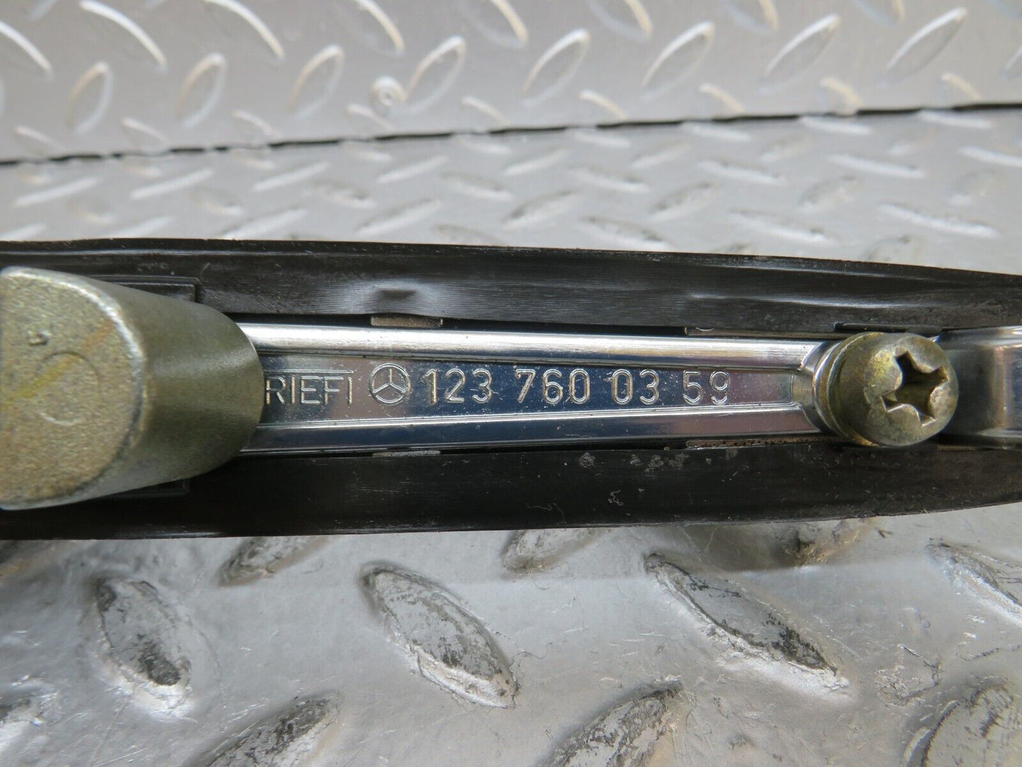 29769 Mercedes-Benz W123 230E Rear Left Exterior Handle 1237600359