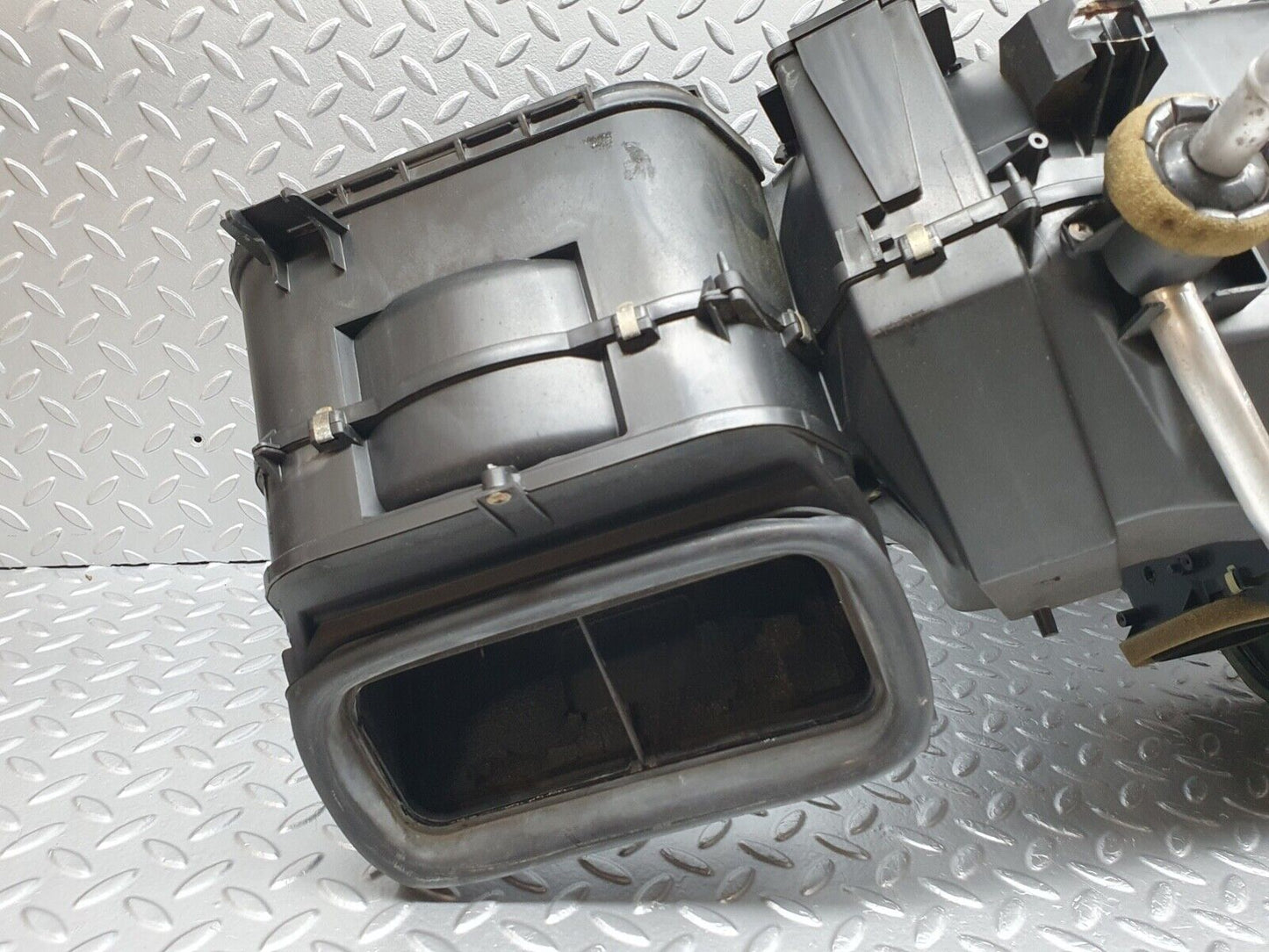 41995 Mercedes-Benz W202 C200 Heater Box Blower Housing Valeo 2028303962