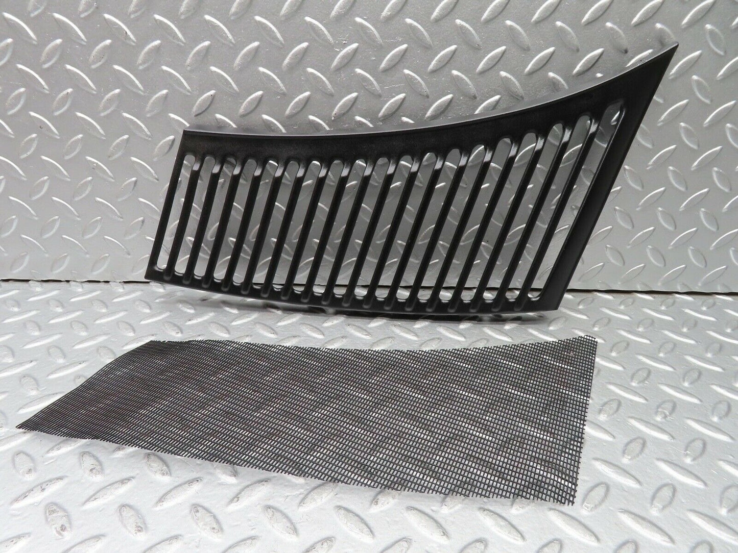 20864 Mercedes-Benz R107 450SL Air Intake Grill Left Side