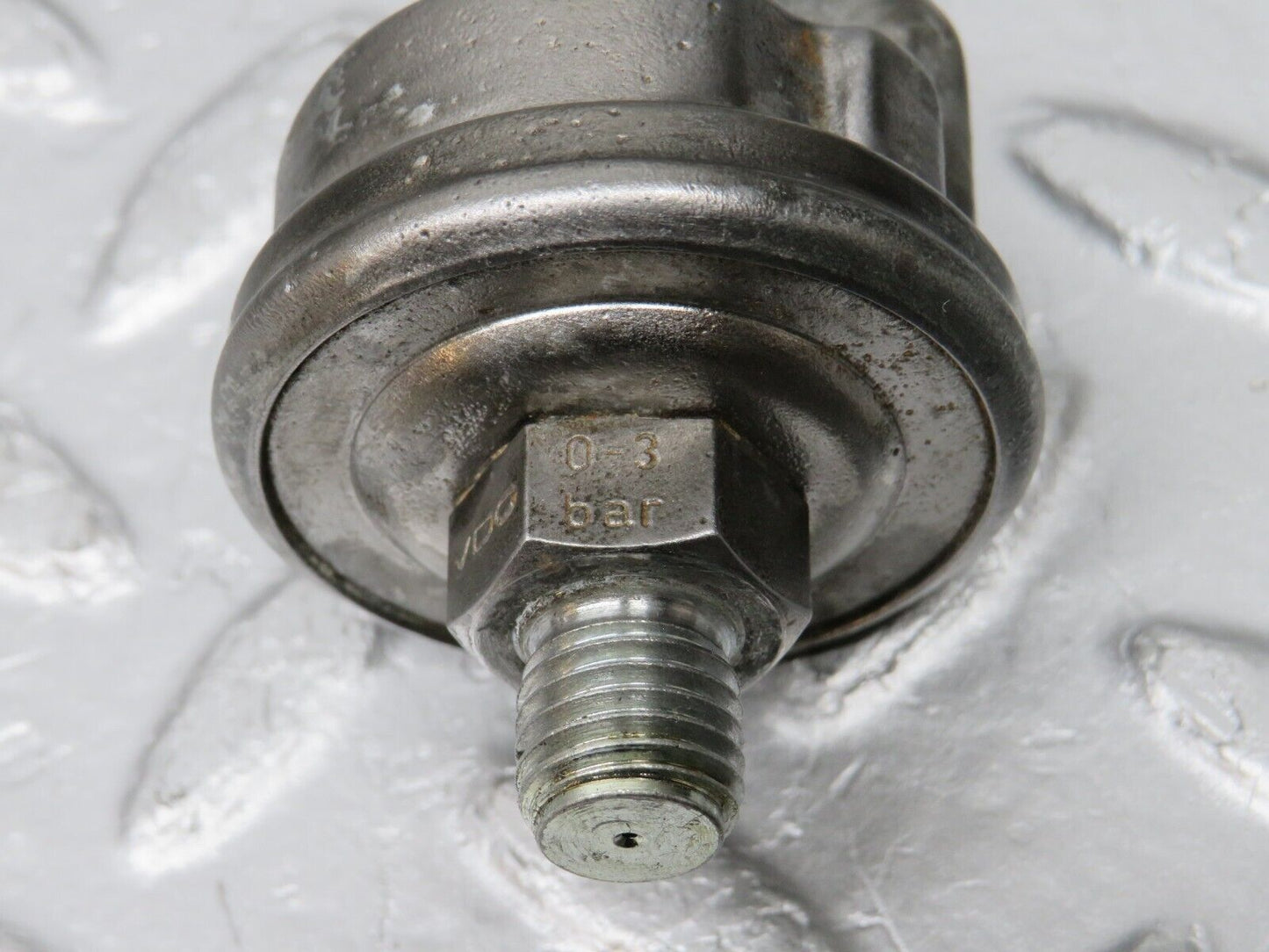 39152 Mercedes-Benz W201 190E Oil Pressure Sensor VDO