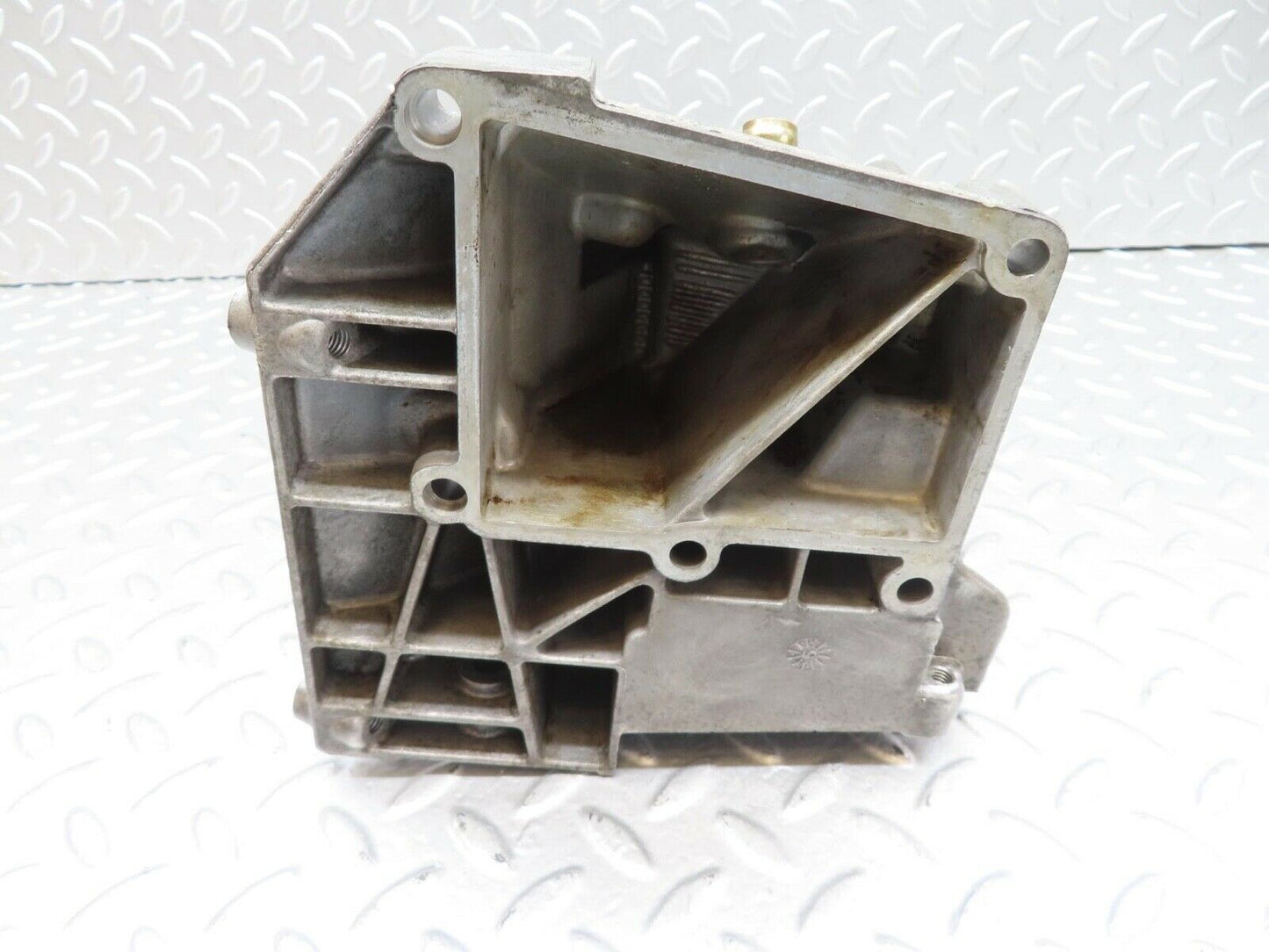 15047 Mercedes-Benz W140 S320 Air Con Compressor Bracket 1042360130