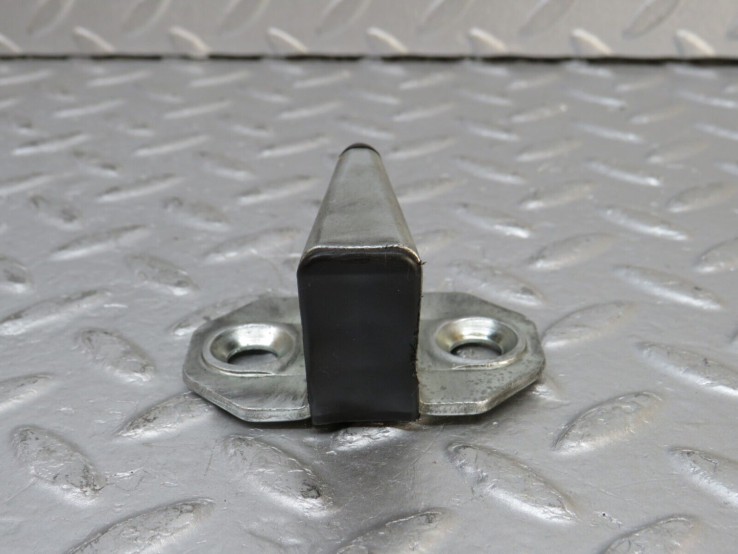 33372 Mercedes-Benz W202 C180 Door Lock Latch