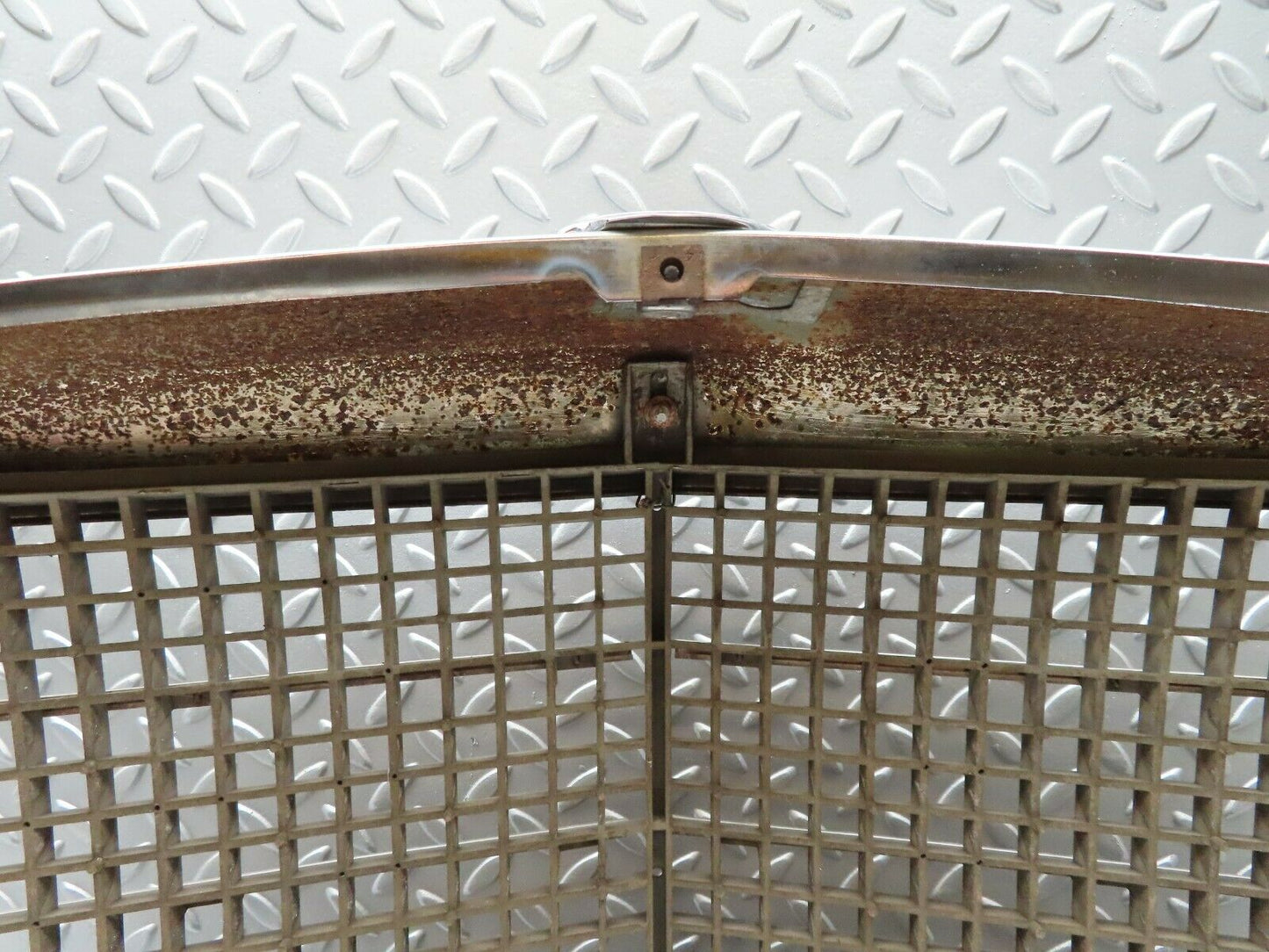 4580 Mercedes-Benz W114 280CE Coupe Bonnet Grill Chrome