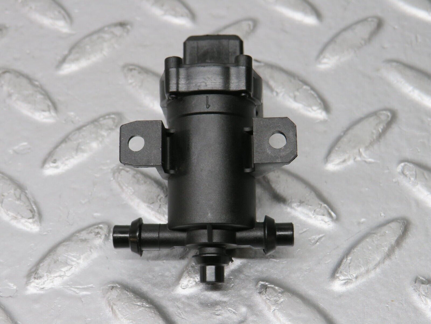 33482 Mercedes-Benz W202 C180 Heater Control Vacuum Valve 2028000178