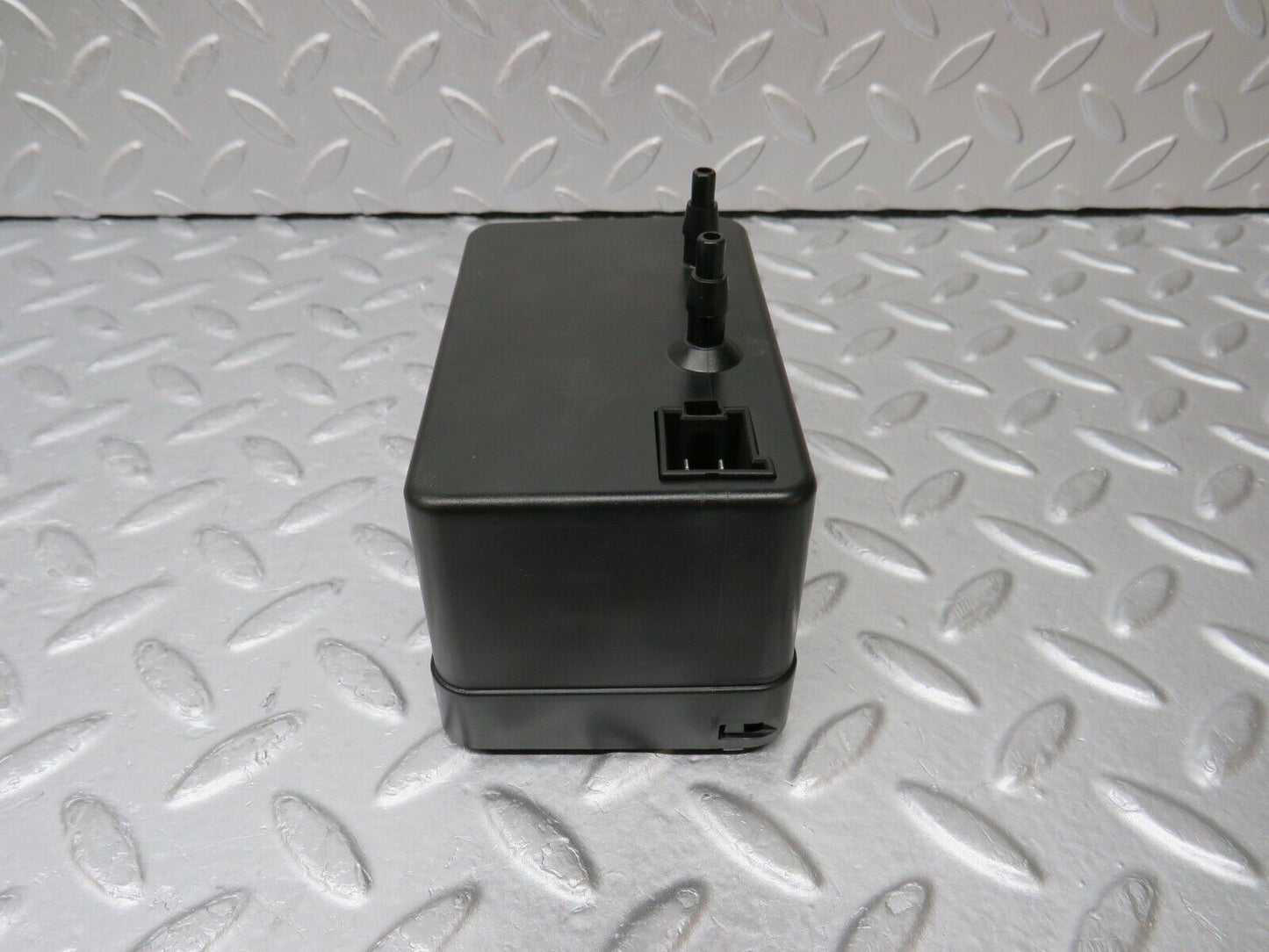 35221 Mercedes-Benz W221 Central Locking Pump 2218000248 2218000035 2218000018