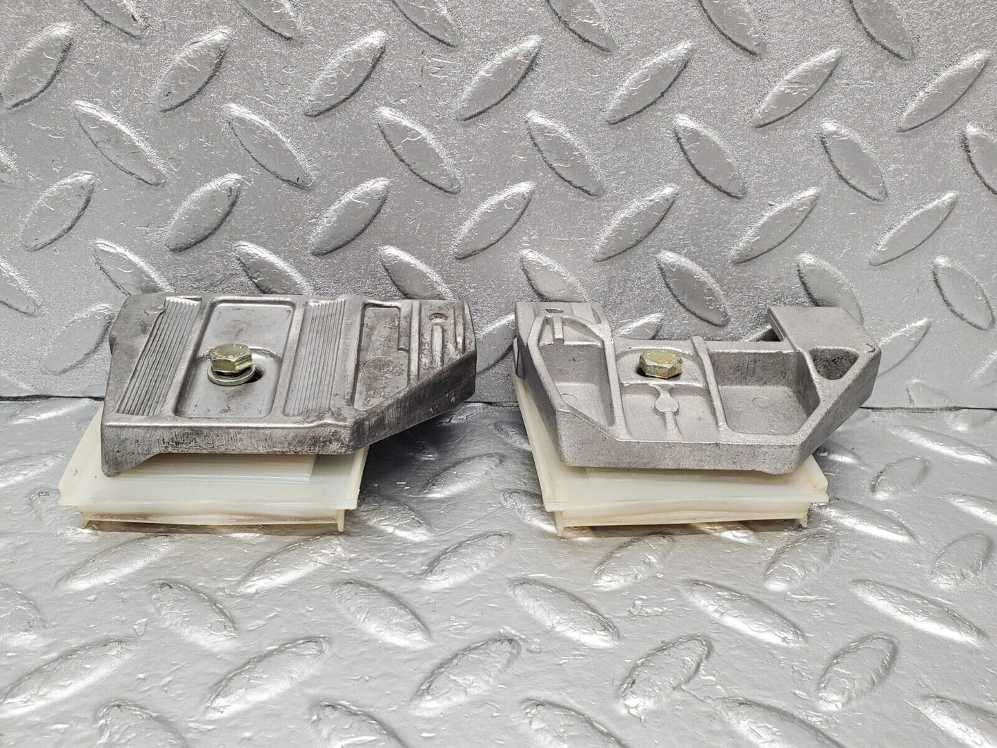 46955 Mercedes-Benz R129 320SL Coupe Door Window Guide Bracket 1247250332 1247250432