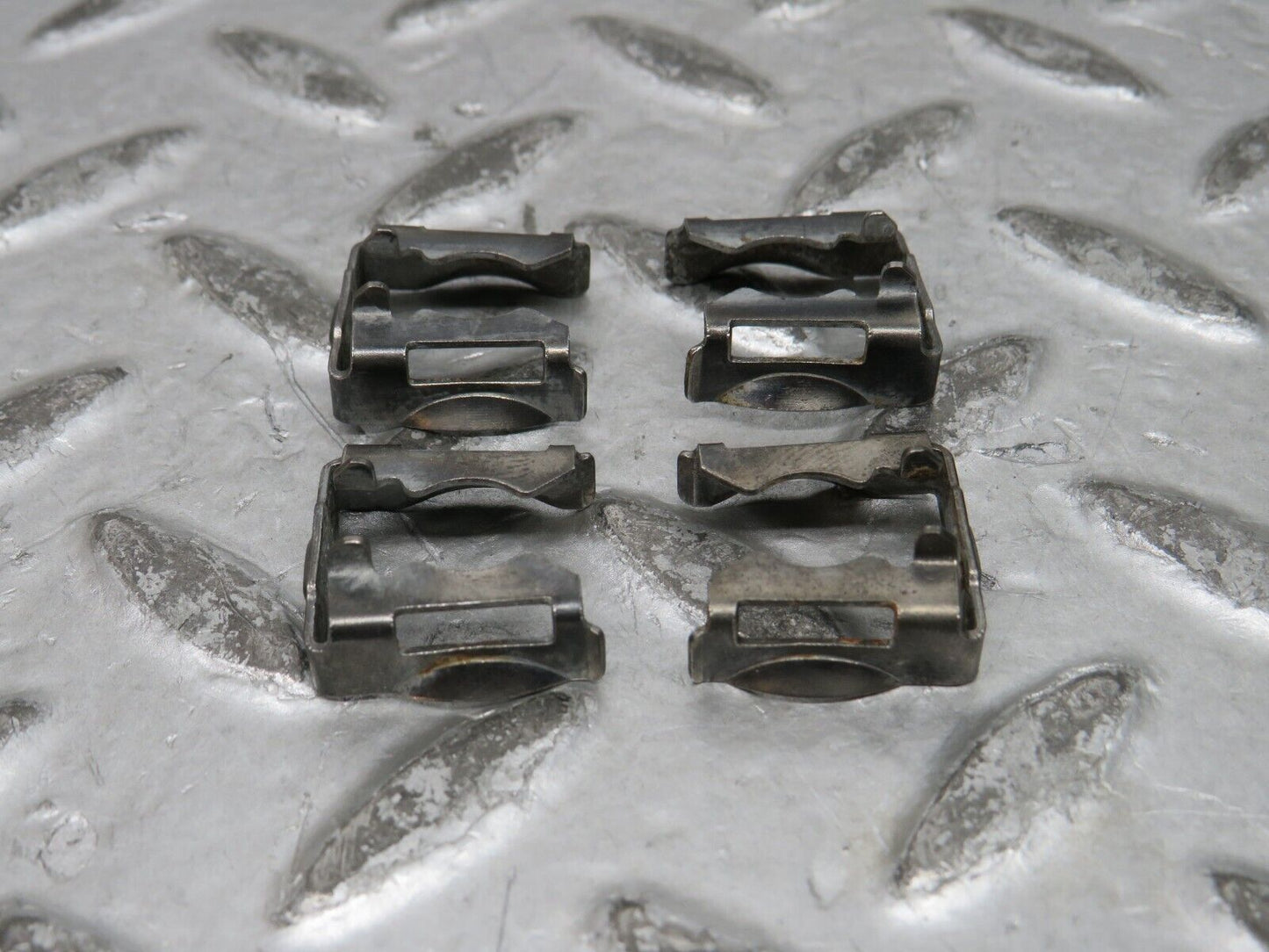 29172 Mercedes-Benz C124 320CE Coupe Fuel Injector Bracket Holder Set