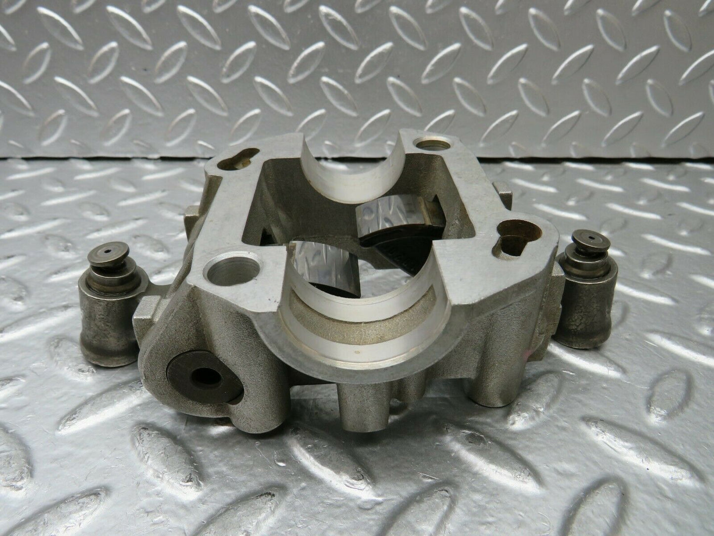 23072 Mercedes-Benz W201 190E Rocker Arms Camshaft Bearing Block 1020512110