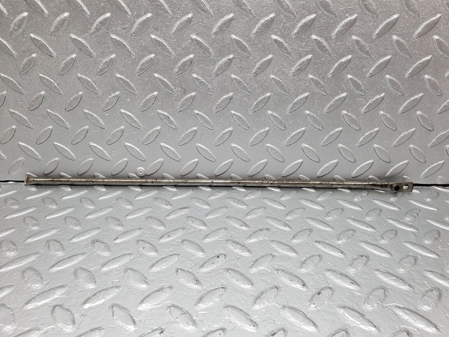 40875 Mercedes-Benz W123 240D Camshaft Oil Tube