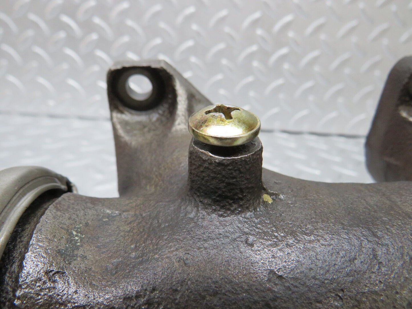 34637 Mercedes-Benz C126 380SEC Exhaust Manifold Left 1161420502 1161420802