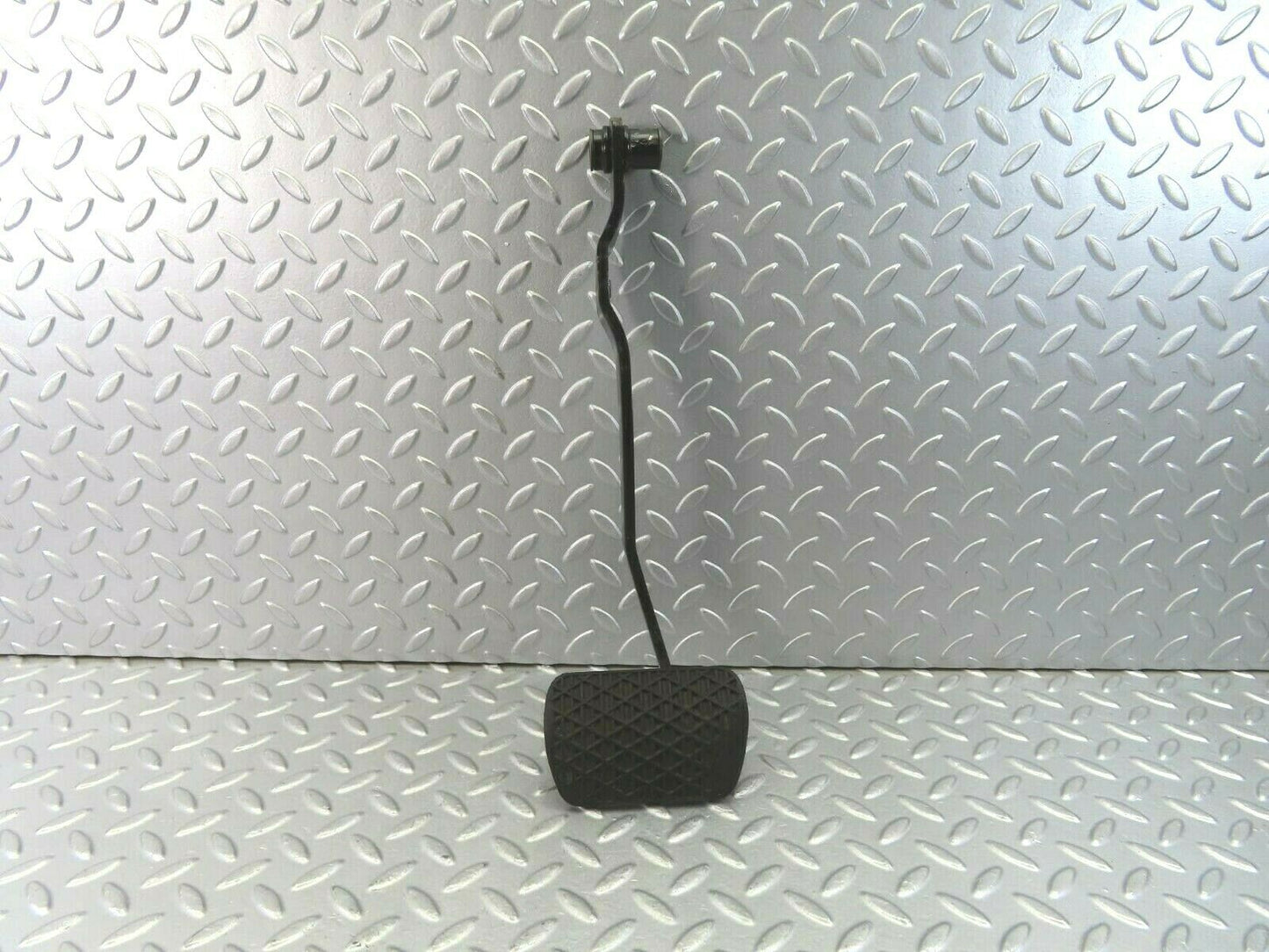 10085 Mercedes-Benz C123 230CE Coupe Brake Pedal