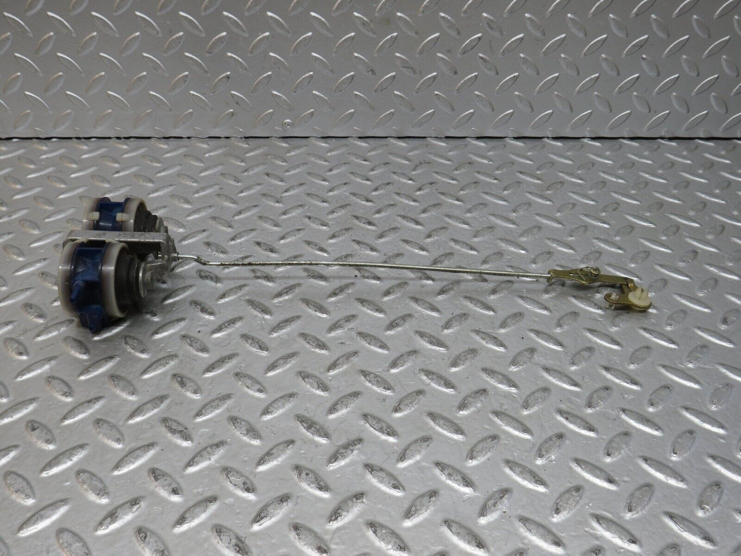 28176 Mercedes-Benz W123 280E Front Right Door Lock Vacuum Actuator
