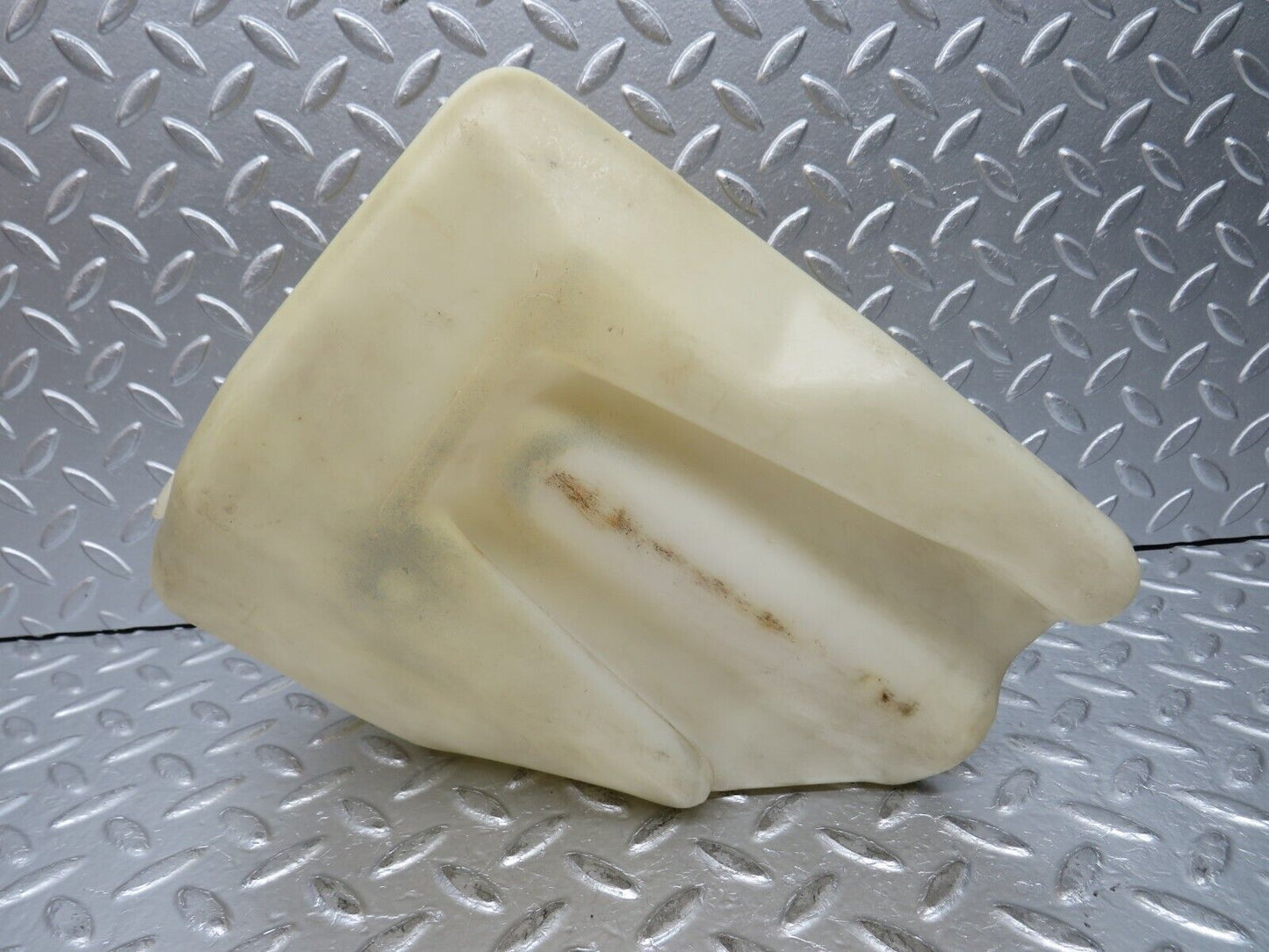 0101 Mercedes-Benz W116 350SE Windscreen Washer Fluid Tank