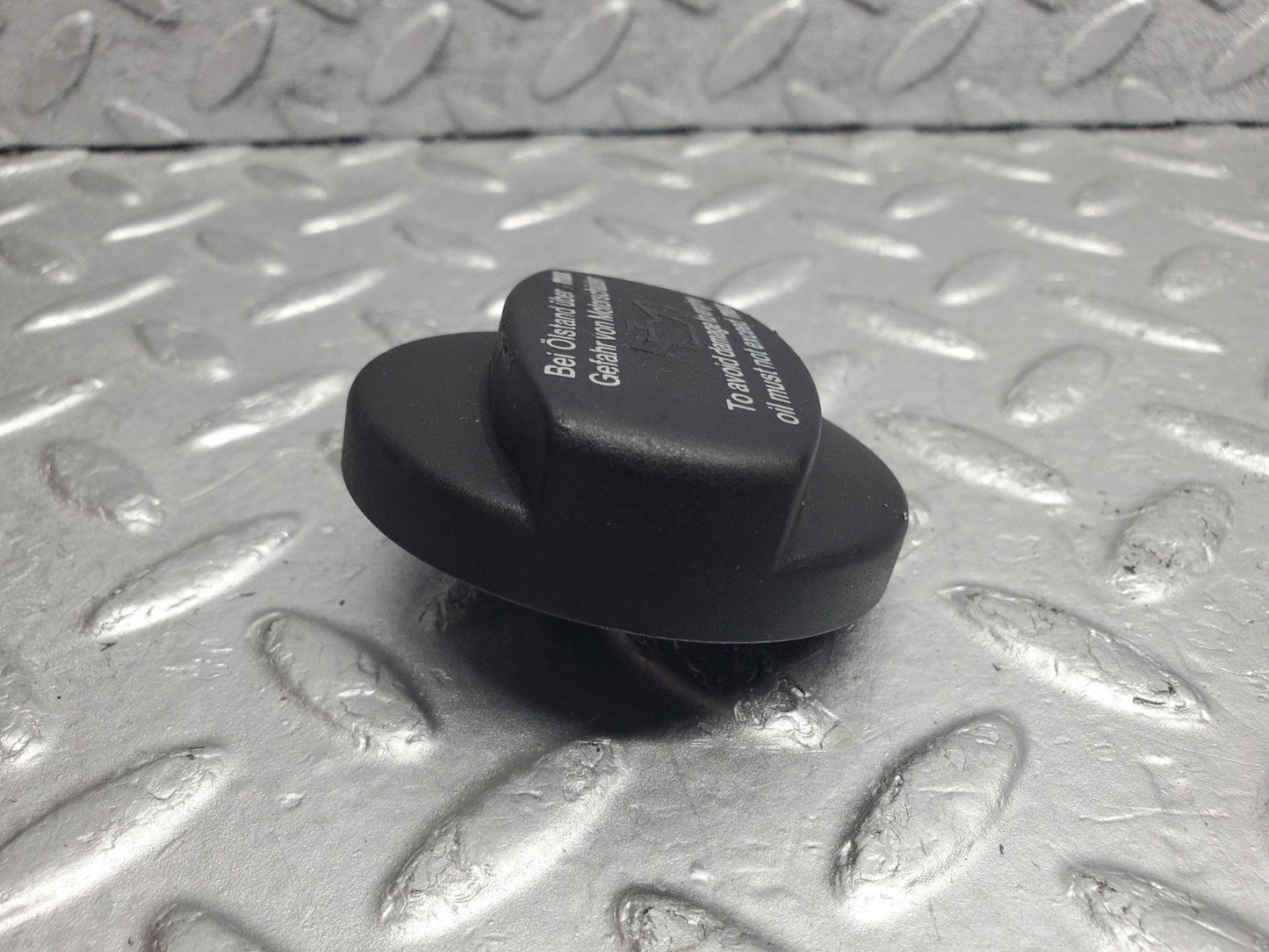 W124 Wagon oil filler cap used OEM