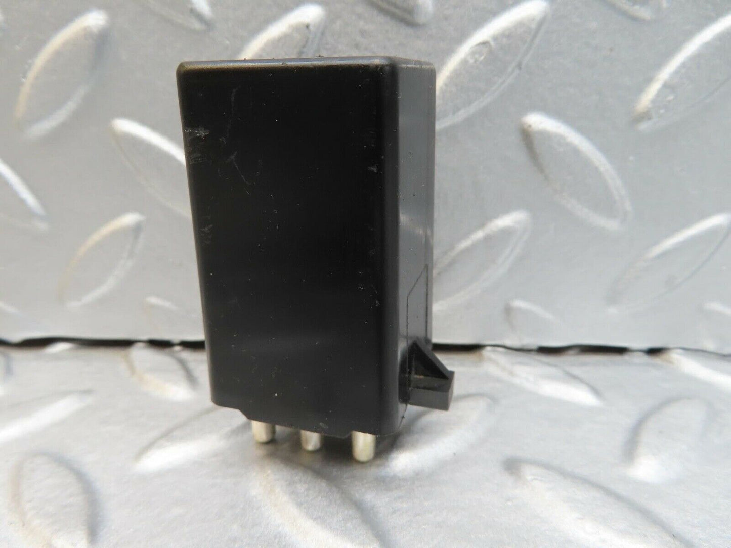 16103 Mercedes-Benz W123 280E Intermittent Wiper Relay 0008210863