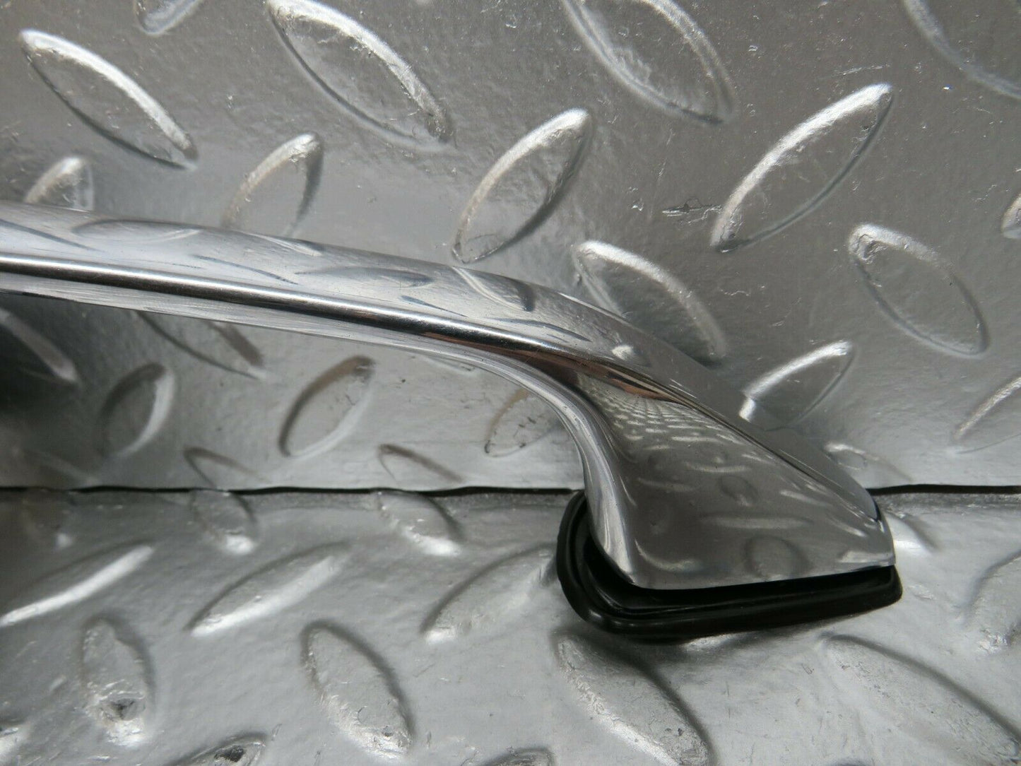 24458 Mercedes-Benz W108 Door Handle Front Right No Key 1087661401