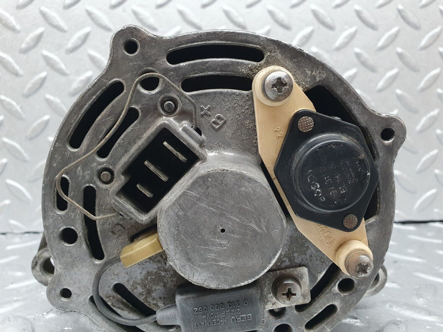 41445 Mercedes-Benz W124 200E Alternator Generator Bosch 0120489323 6011550115