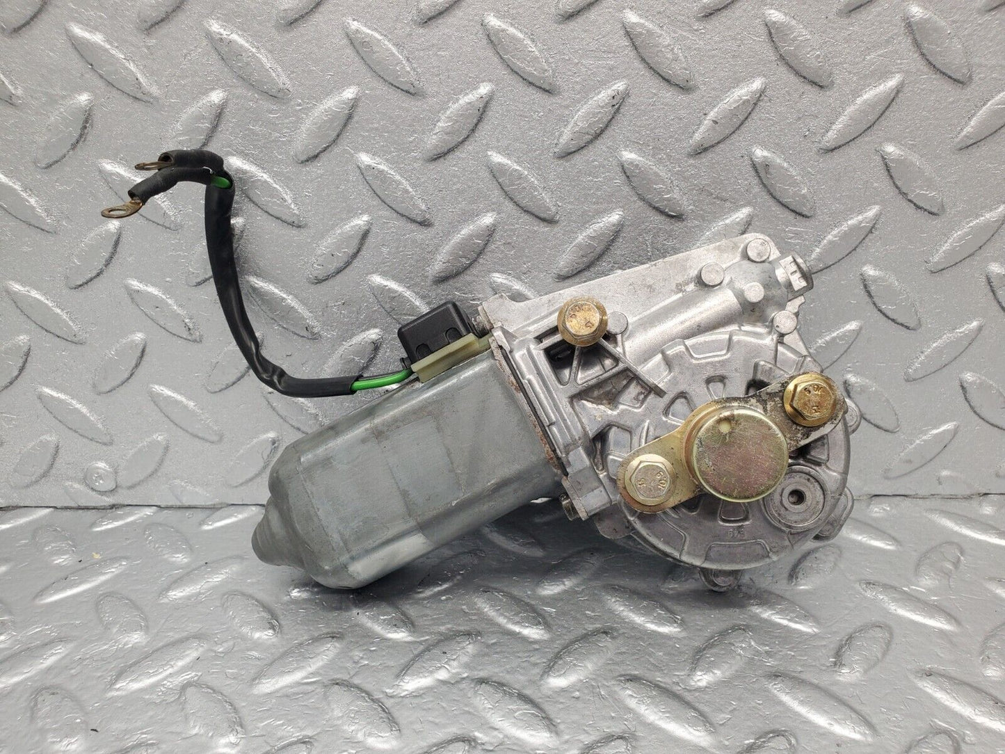 46137 Mercedes-Benz W124 Front Left Window Regulator Motor 0130821284