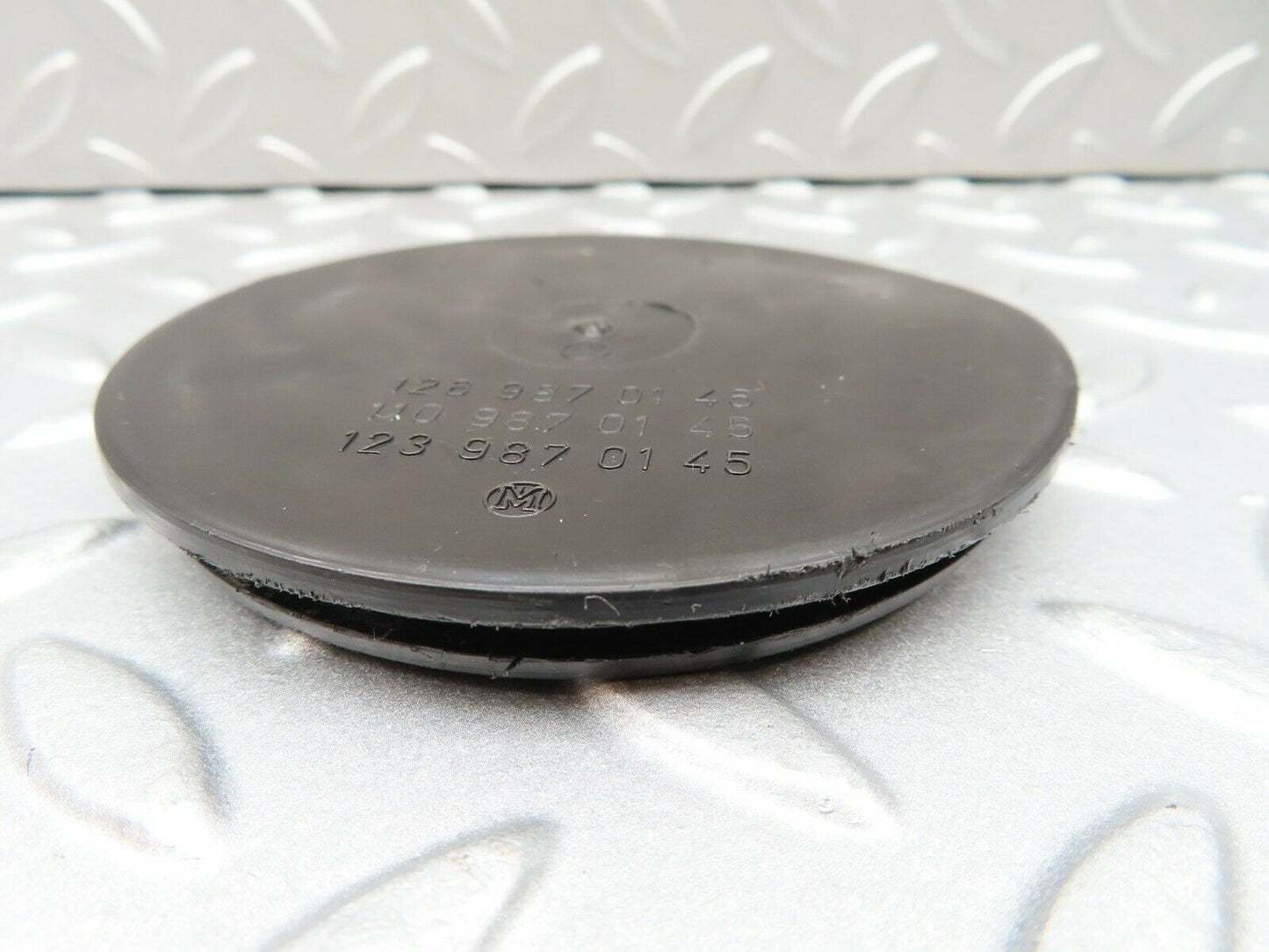 3922 Mercedes-Benz S123 200T Wagon Cover Lid 1239870145