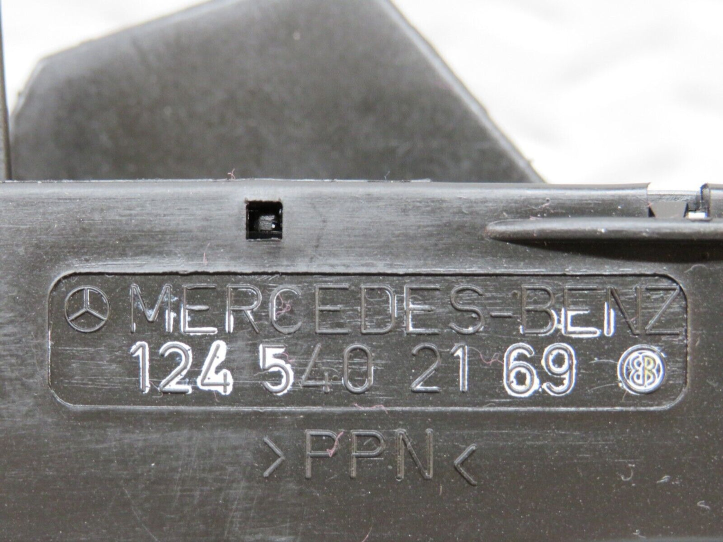 27695 Mercedes-Benz S124 300TE Cable Wire Distributor Connector 1245402169