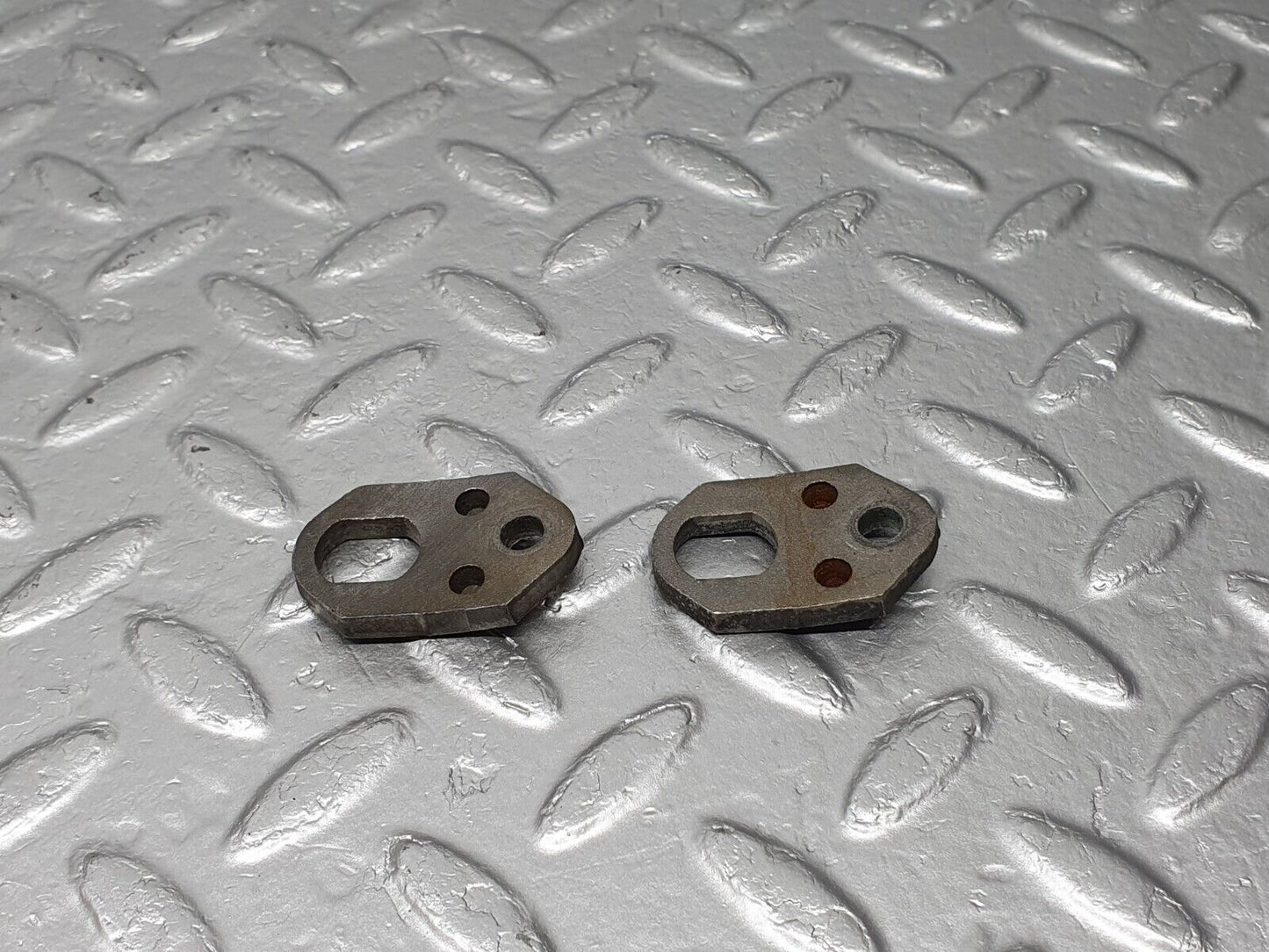 41362 Mercedes-Benz W116 350SE Fuel Injector Bracket Holder 2X