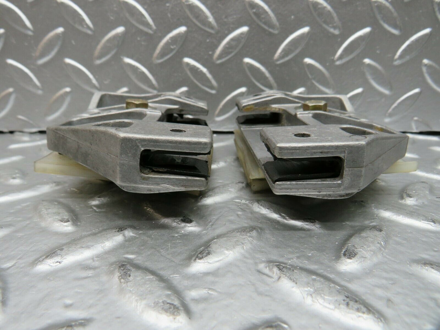 22640 Mercedes-Benz C124 E220 Coupe Door Window Guide Pad Pair 1247250132
