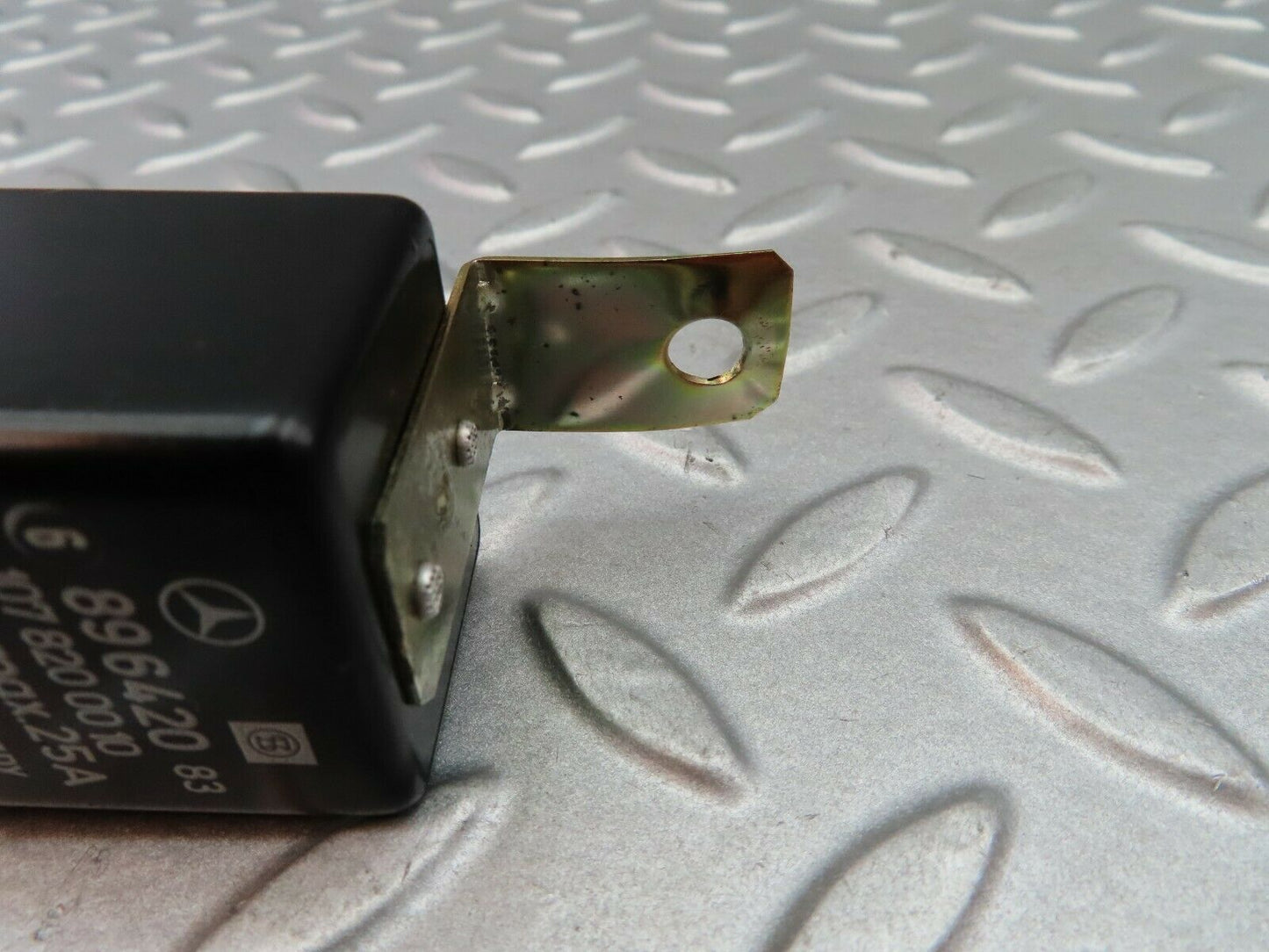 5792 Mercedes-Benz W123 200 Rear Heated Window Relay 1078200010