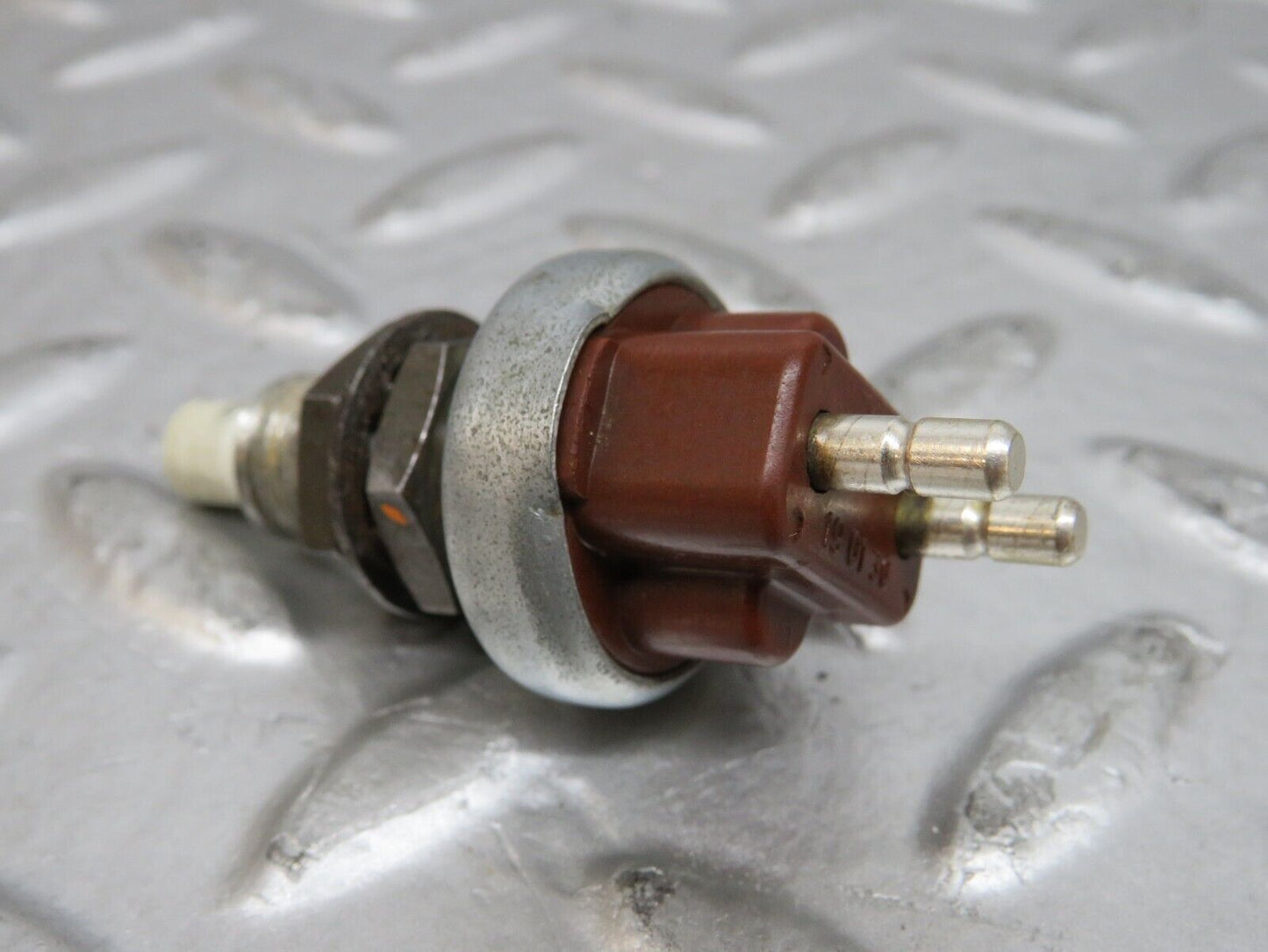 25431 Mercedes-Benz W123 200 Brake Light Contact Switch 190130