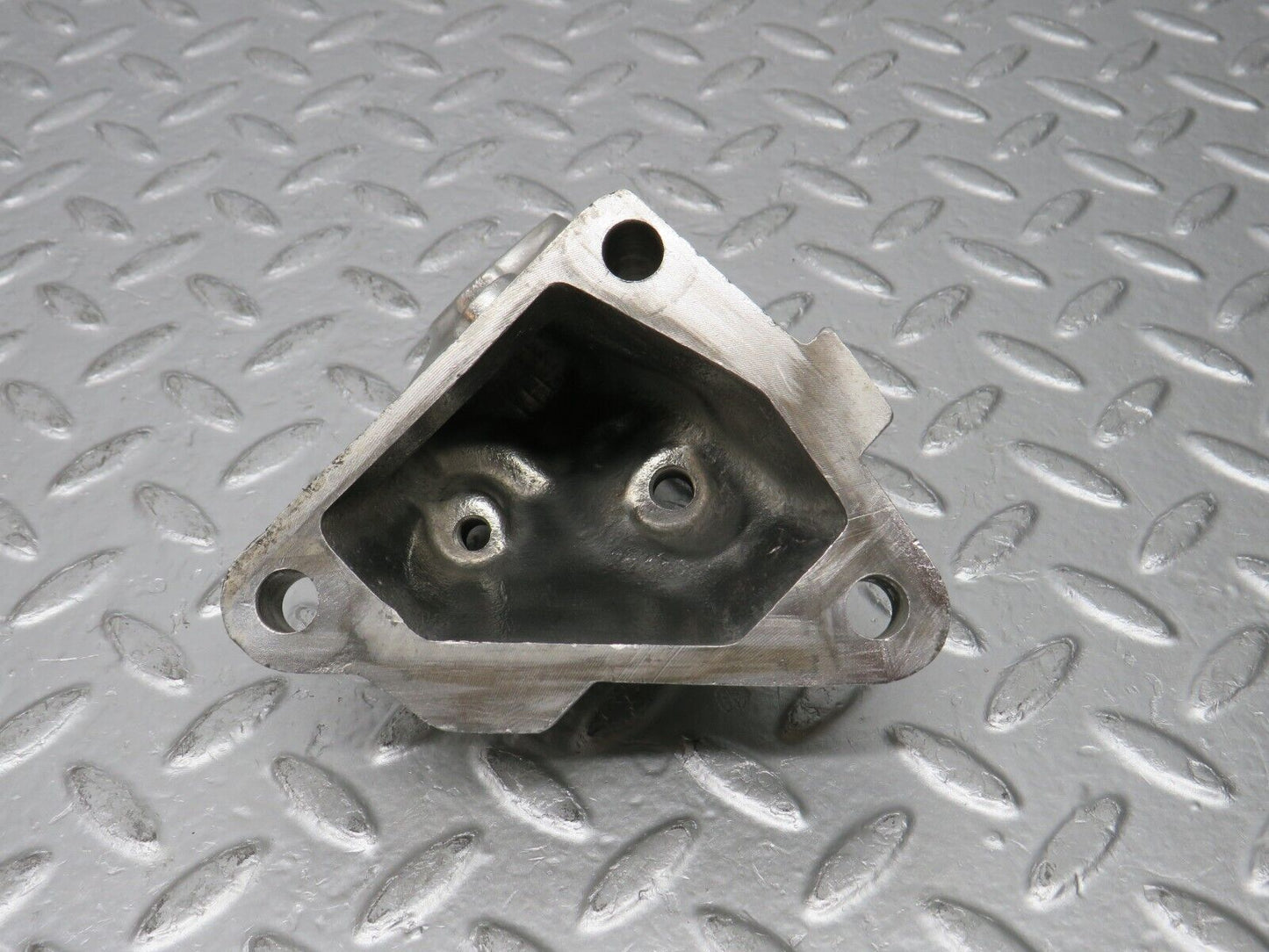 30732 Mercedes-Benz W201 190E 2.0L Engine Mount Bracket Left Side 1022234104