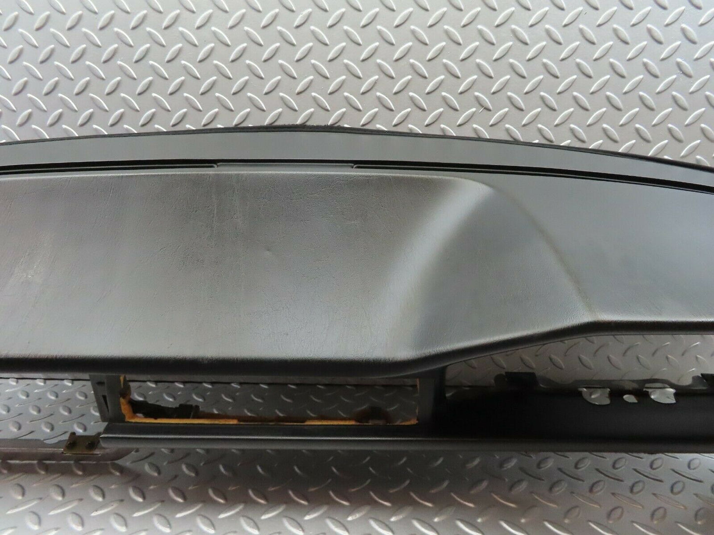 6614 Mercedes-Benz S124 E220 Wagon Dashboard Black