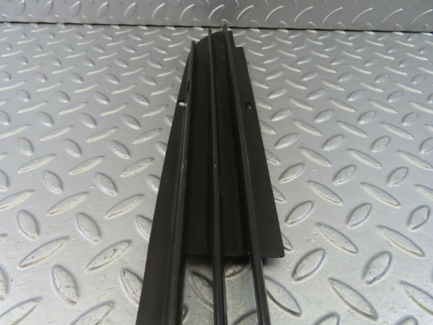 8866 Mercedes-Benz W115 Front Lower Grill Right