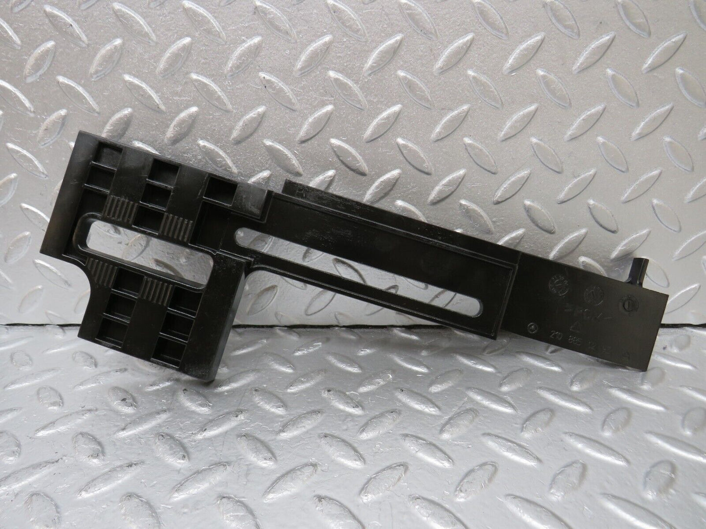 34808 Mercedes-Benz W210 320E Front Bumper Bracket Pair 2108850295 2108850195