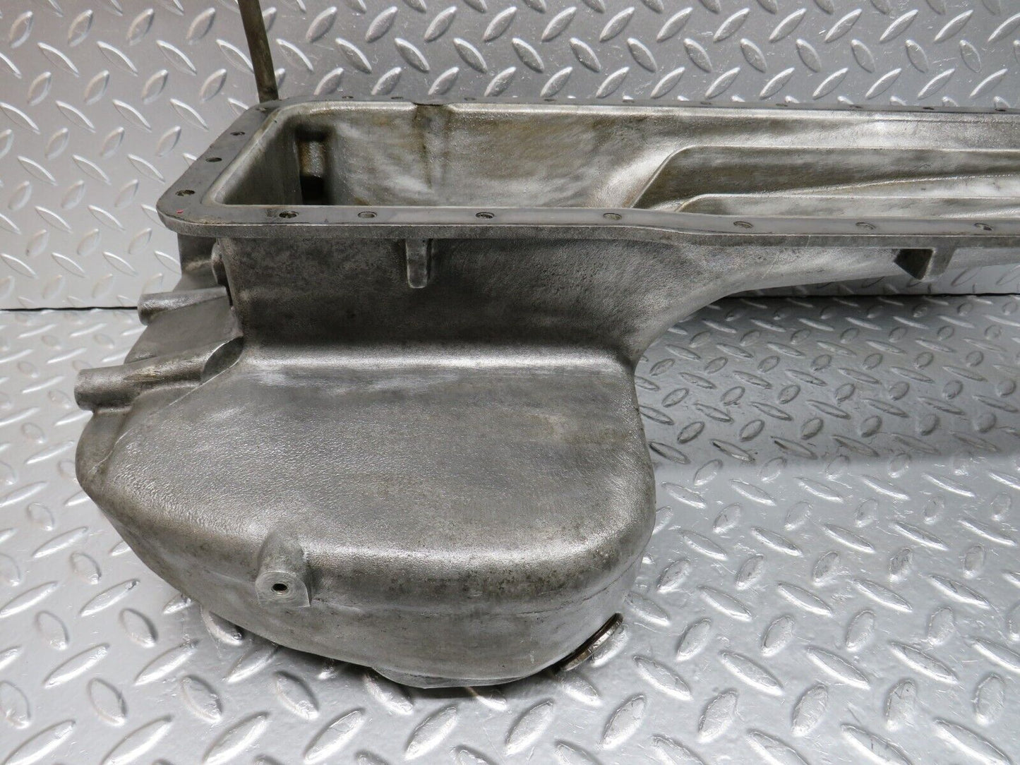 32960 Mercedes-Benz C107 R107 450 V8 Oil Pan Oil Sump 1160105113
