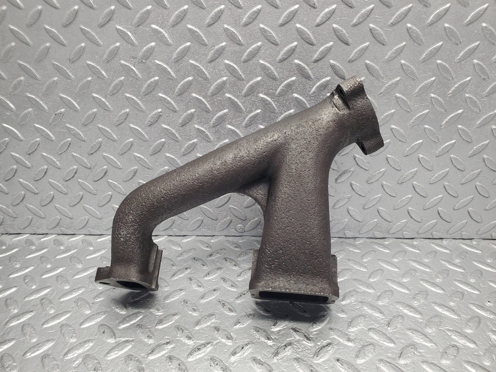 W112 exhaust manifold 4-6 used OEM