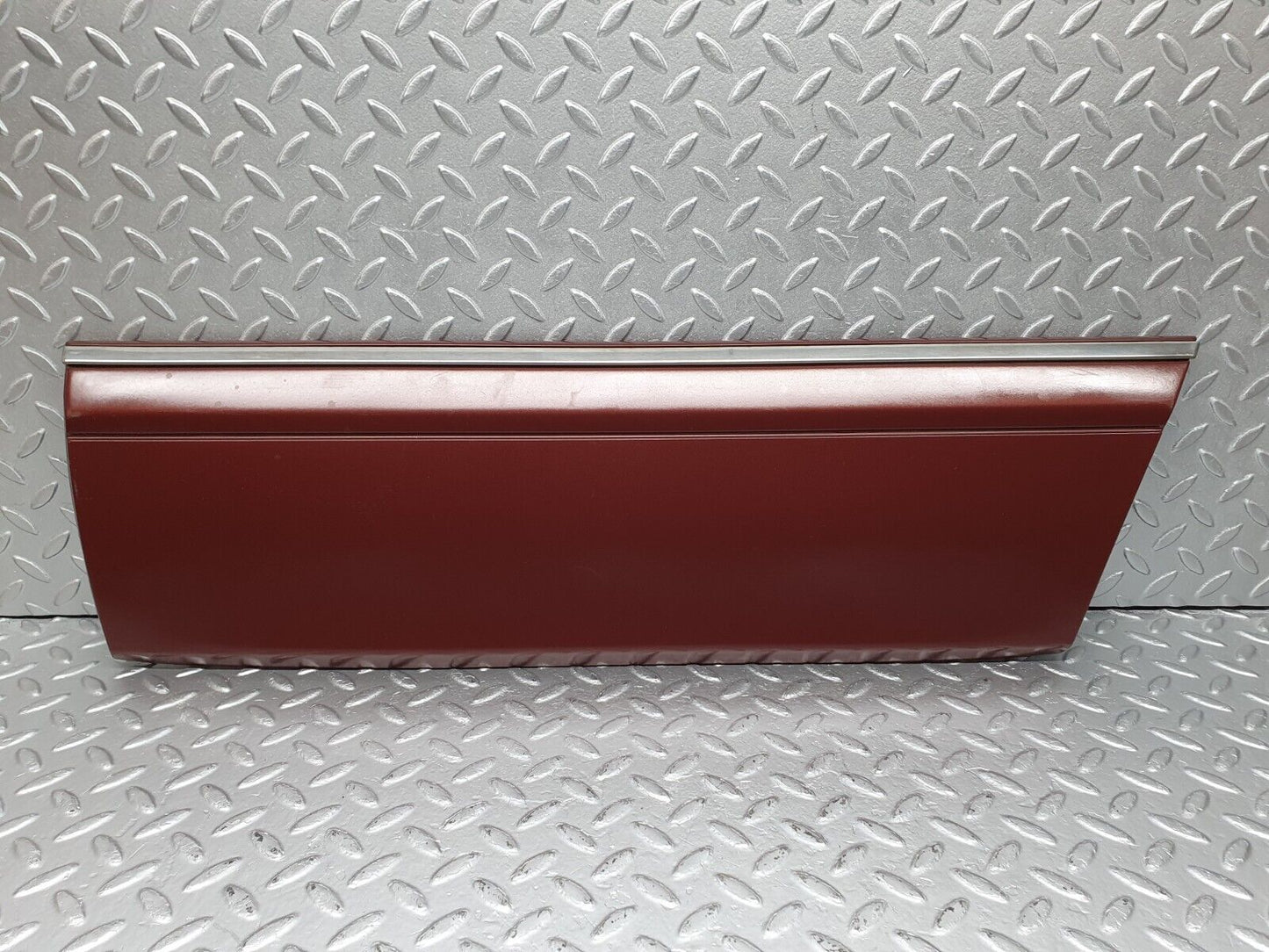 40941 Mercedes-Benz W126 300SE Rear Left Fender Moulding Trim 1266903940