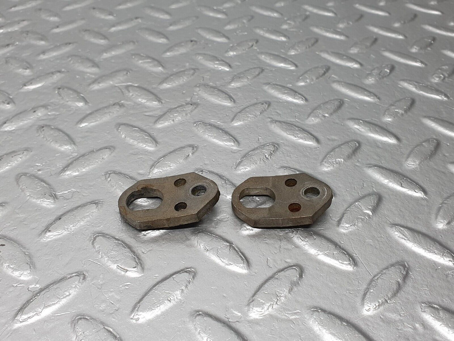 41360 Mercedes-Benz W116 350SE Fuel Injector Bracket Holder 2X