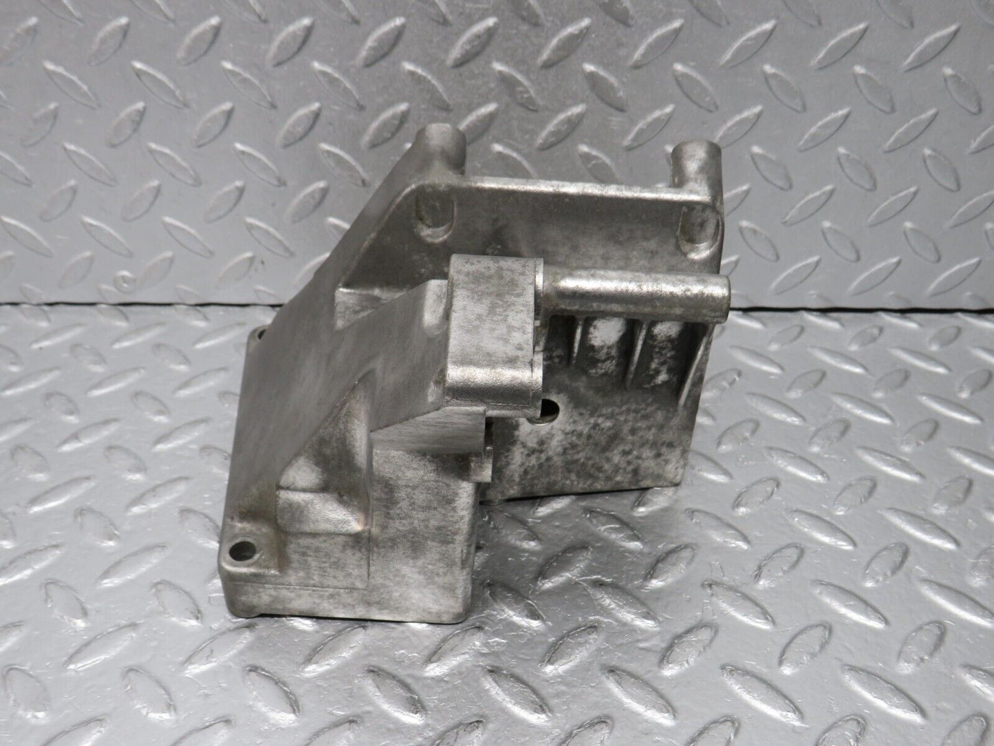 38814 Mercedes-Benz W201 190E 2.6L Power Steering Pump Bracket 1264660641