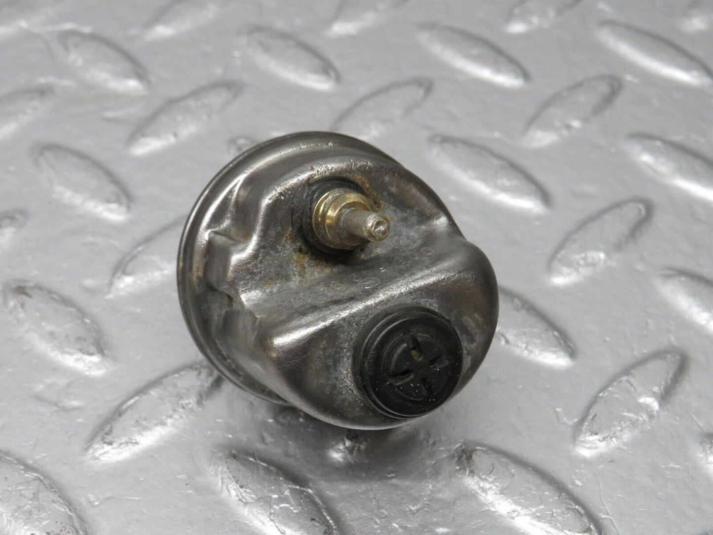 39152 Mercedes-Benz W201 190E Oil Pressure Sensor VDO