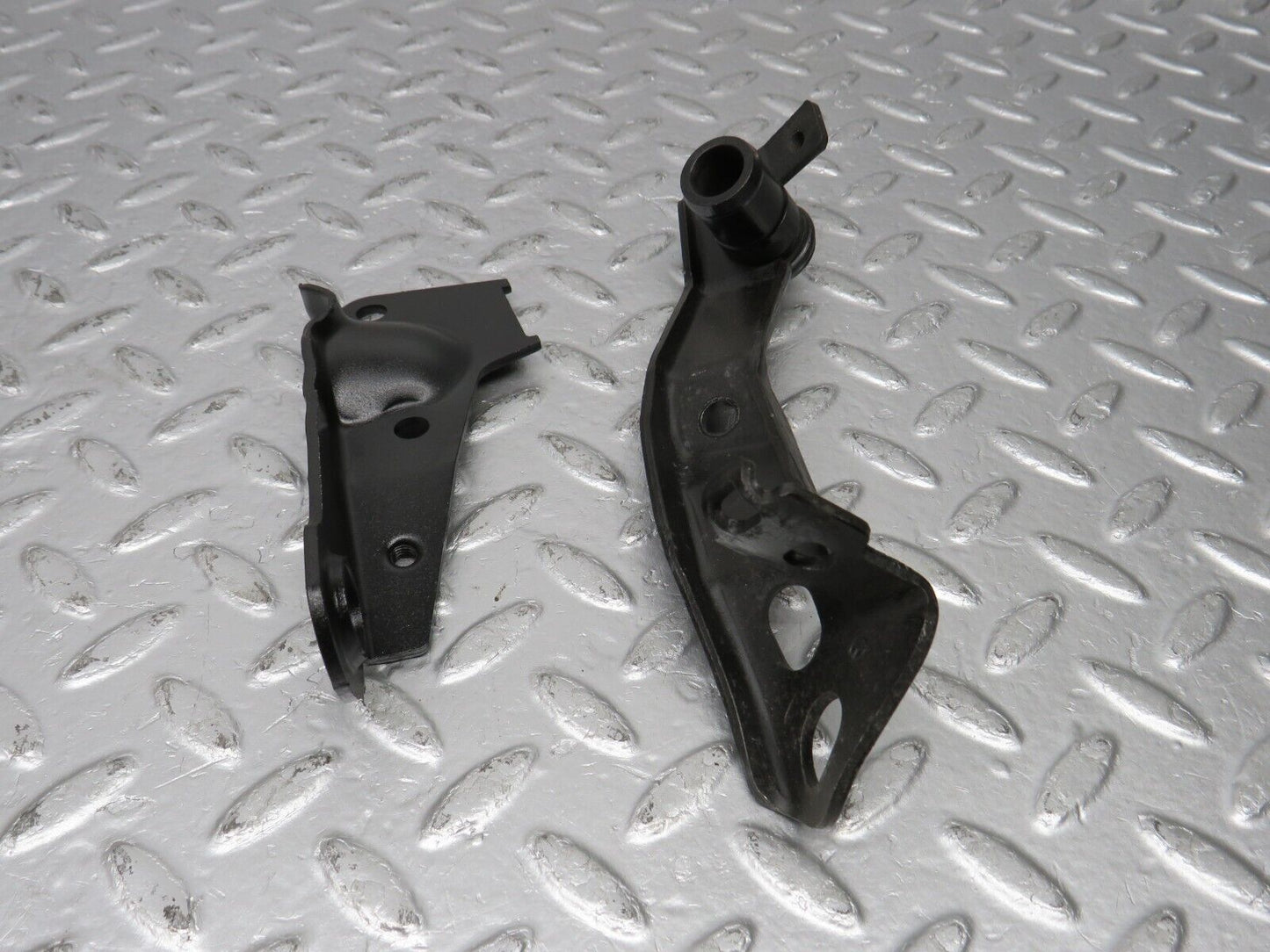 39731 Mercedes-Benz R129 320SL Coupe Engine Lifting Eyes Hooks