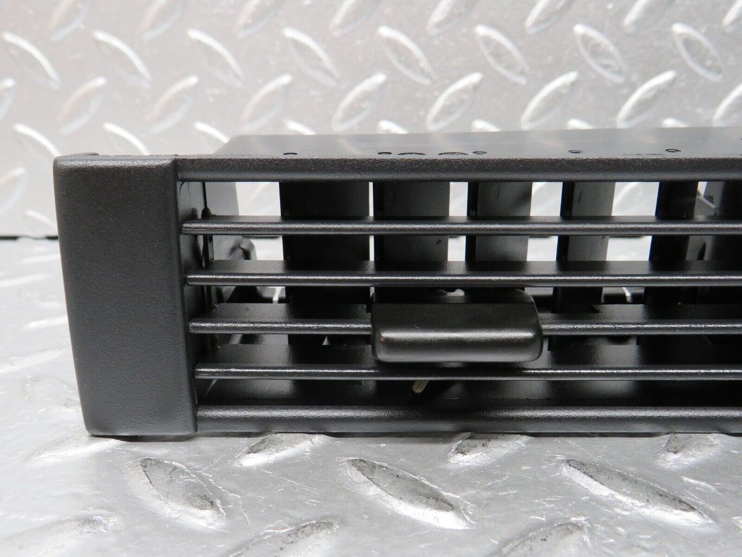 32559 Mercedes-Benz S124 300TE Wagon Dashboard Centre Air Vent
