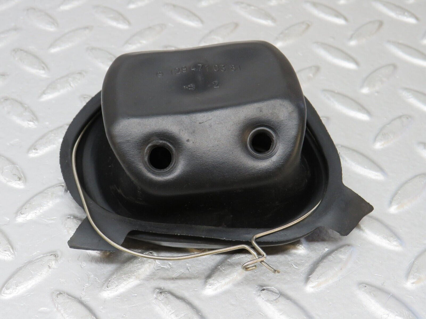 38455 Mercedes-Benz R129 280SL Coupe Fuel Tank Rubber Seal Set 1294710381 1294710481