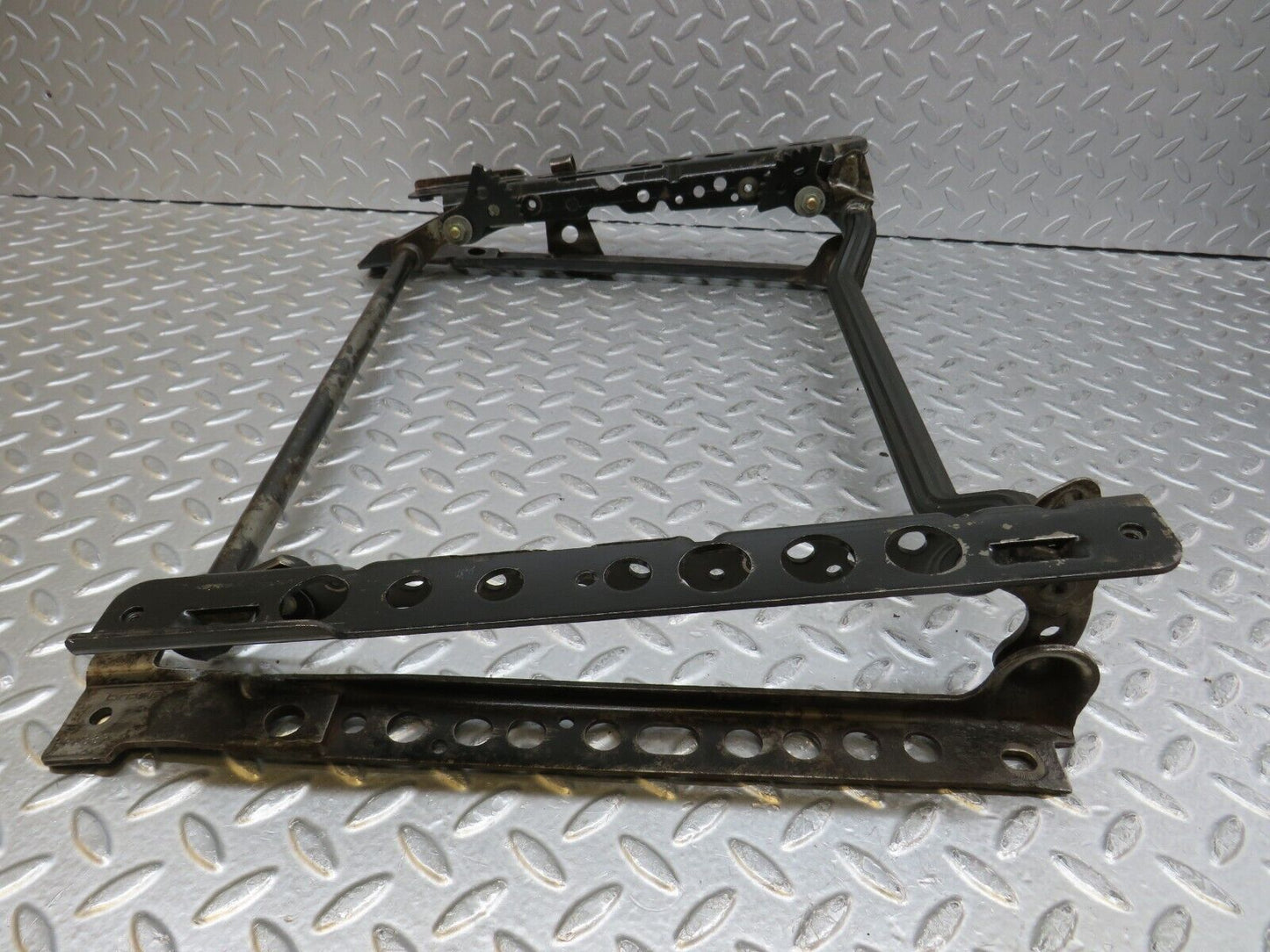 37157 Mercedes-Benz C126 420SEC Coupe Front Left Electric Seat Sliding Mechanism