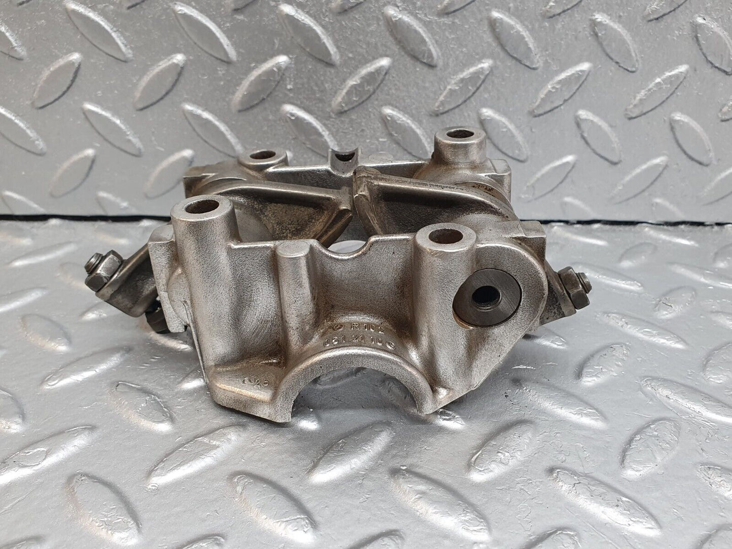 43066 Mercedes-Benz W123 Rocker Arms Camshaft Bearing Block 1020512110